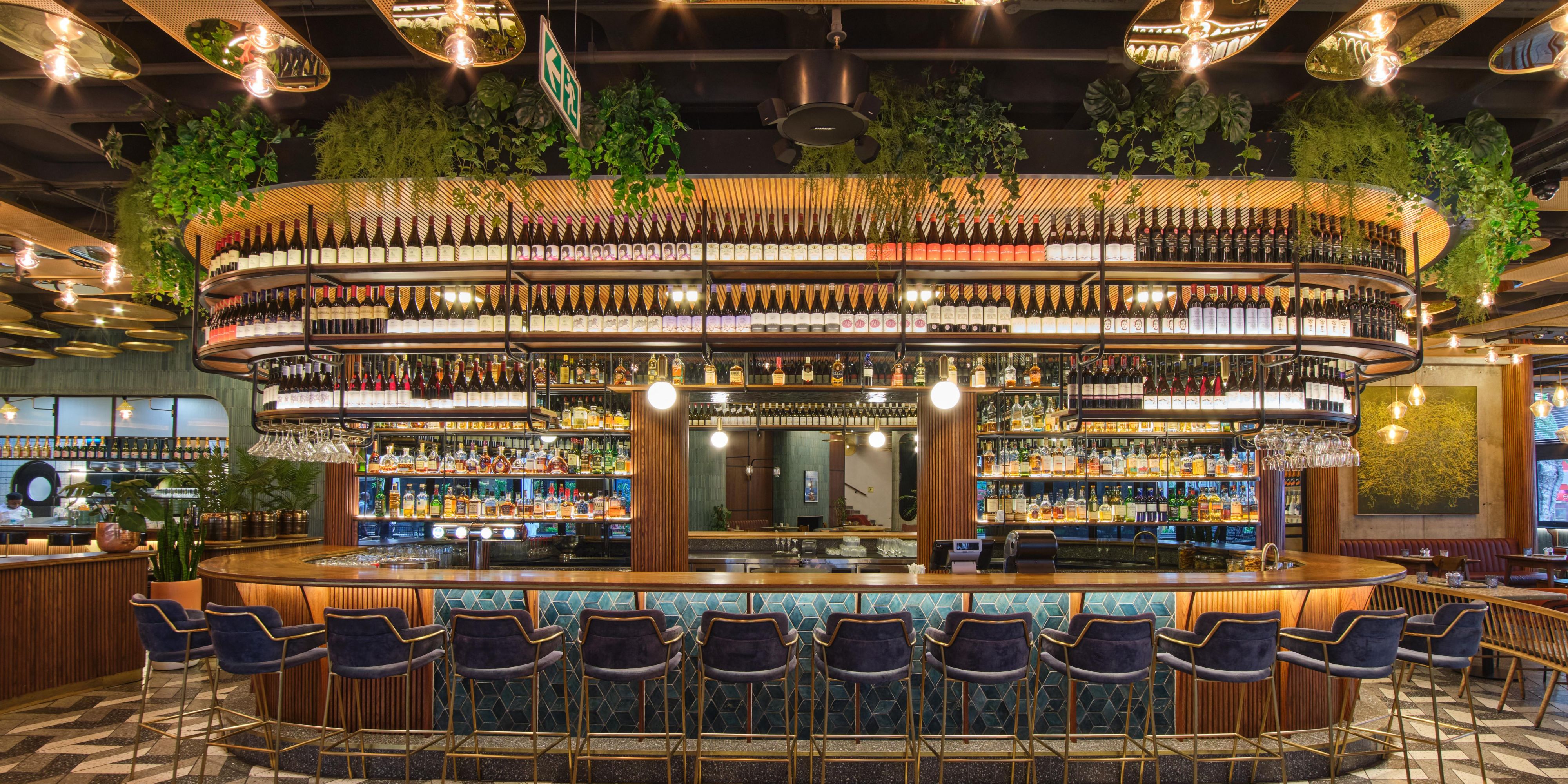 voco is located next to several prime shopping centres like Rosebank Mall, The Firs or The Mall of of Rosebank for a great shopping spree or indulge in one of the many entertainment and restaurant option all within walking distance. 