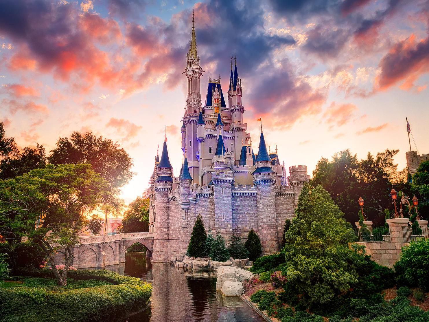 Stay close to the magic at our hotel in Kissimmee. We offer scheduled shuttle service to the Disney theme parks, including Magic Kingdom, Hollywood Studios, and Animal Kingdom. Guests can easily reach EPCOT by monorail at Disney's Transportation & Ticket Center.
