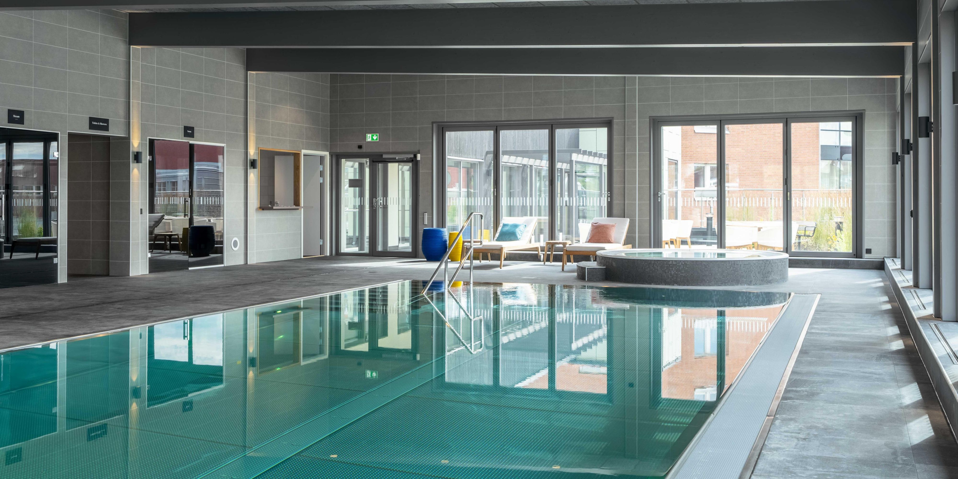 Join our relaxed and colourful Pride evening by the pool, where good music meets good company in a space where everyone feels welcome – just the way you are.
