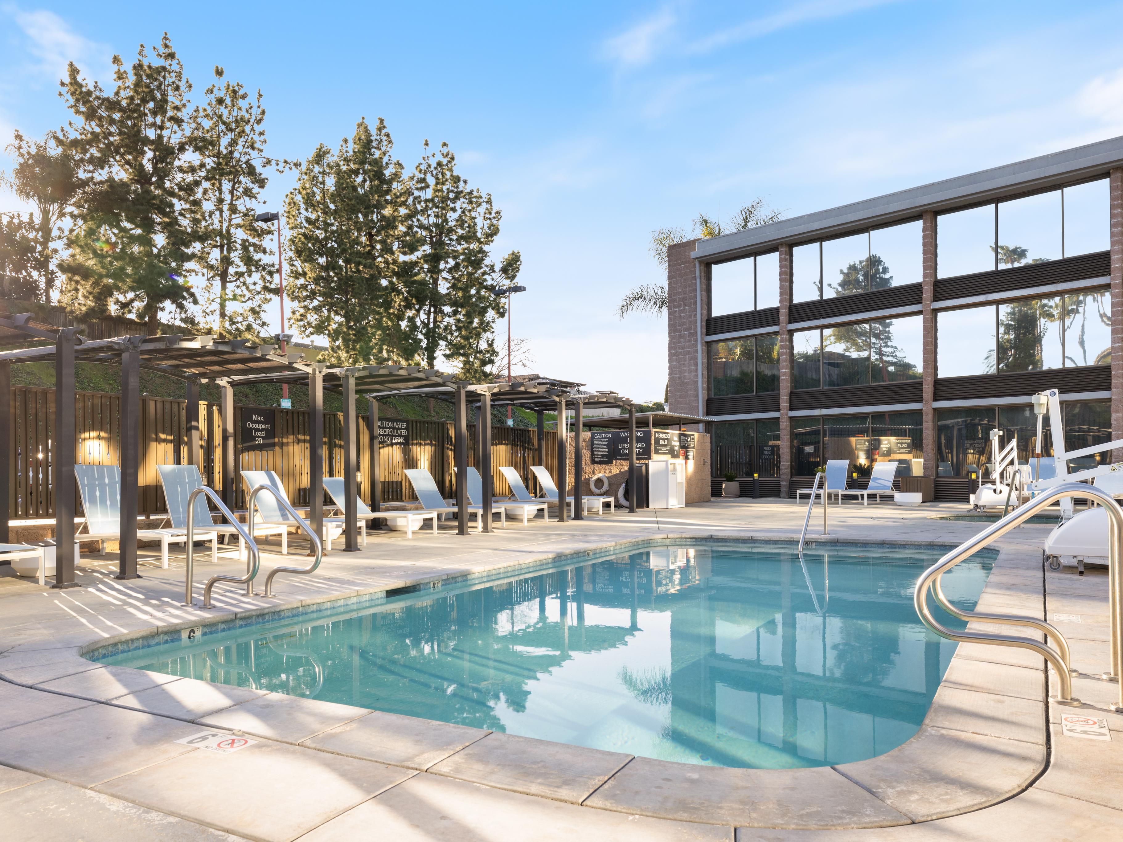 Lounge by our pool or soak in our jacuzzi at our Laguna Hills hotel with an outdoor pool and spa. With plenty of chairs for relaxing, sunbathing, and just enjoying the fresh air, there’s room for everyone to soak in the sun.