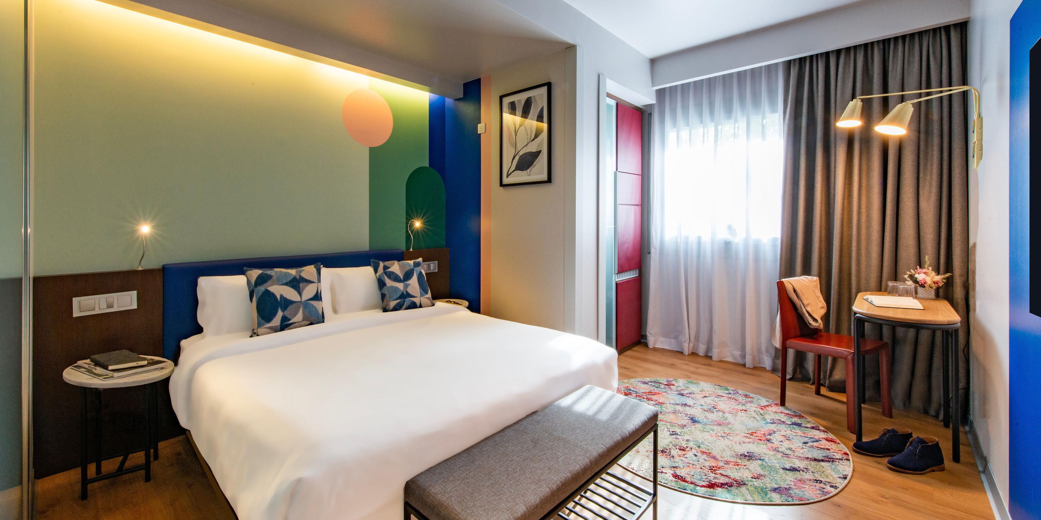 Enjoy your stay in our modern rooms with a fresh and elegant design adapted to the most demanding customers. 