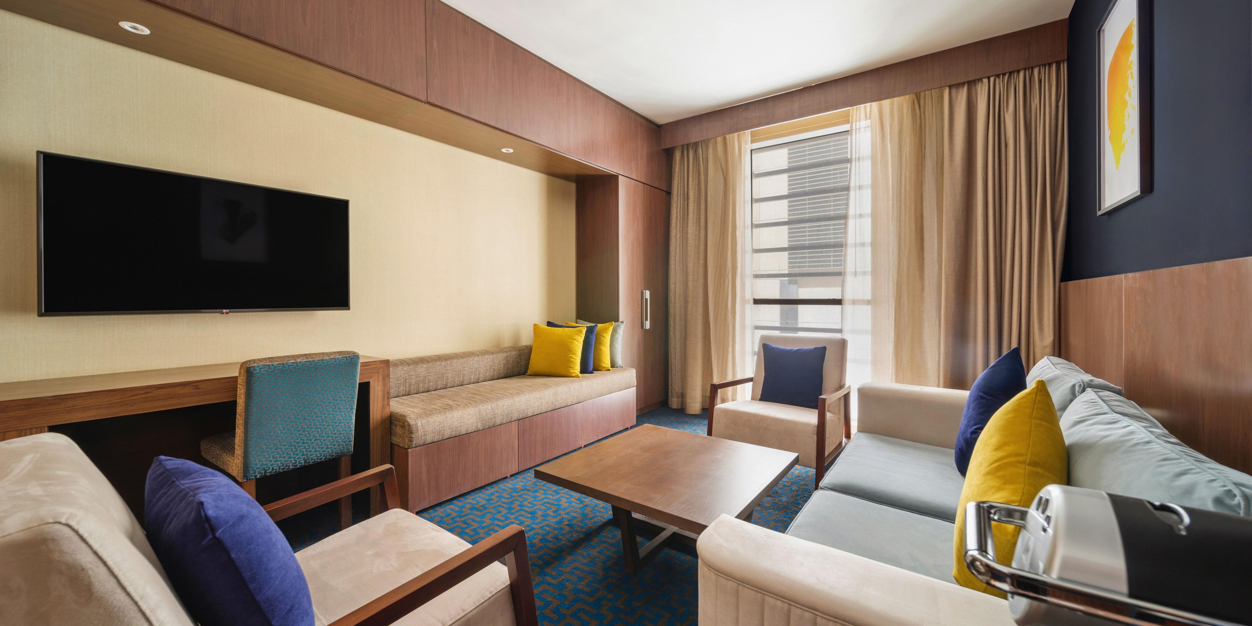 Our nine high-rise towers boast 4'321 thoughtfully designed rooms and suites. Whether traveling solo, as a couple or with the whole family, our double, triple, quad and grand family rooms provide the perfect accommodation in Makkah. Considerate touches, like spacious wardrobes and powerful showers, are sure to make your stay all the more enjoyabl