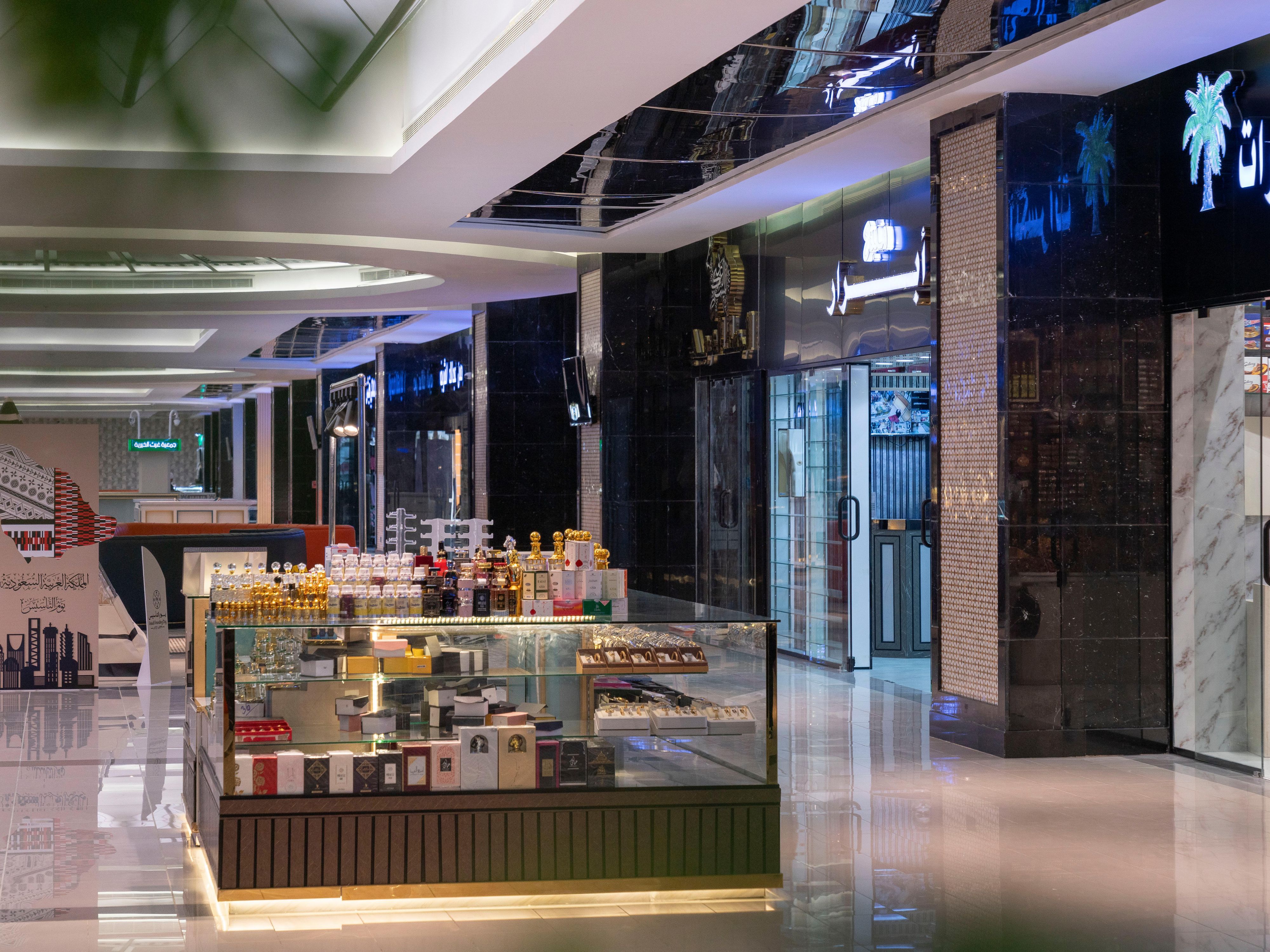 Enjoy direct access to our shopping mall from the comfort of our hotel lobby. Our mall offers a diverse range of stores, including Umrah and Hajj clothing, souvenirs, and cosmetics. Find unique gifts for loved ones, including intricately designed souvenirs and artifacts. Prepare for Umrah or Hajj with our dedicated section featuring Ihram clothing.