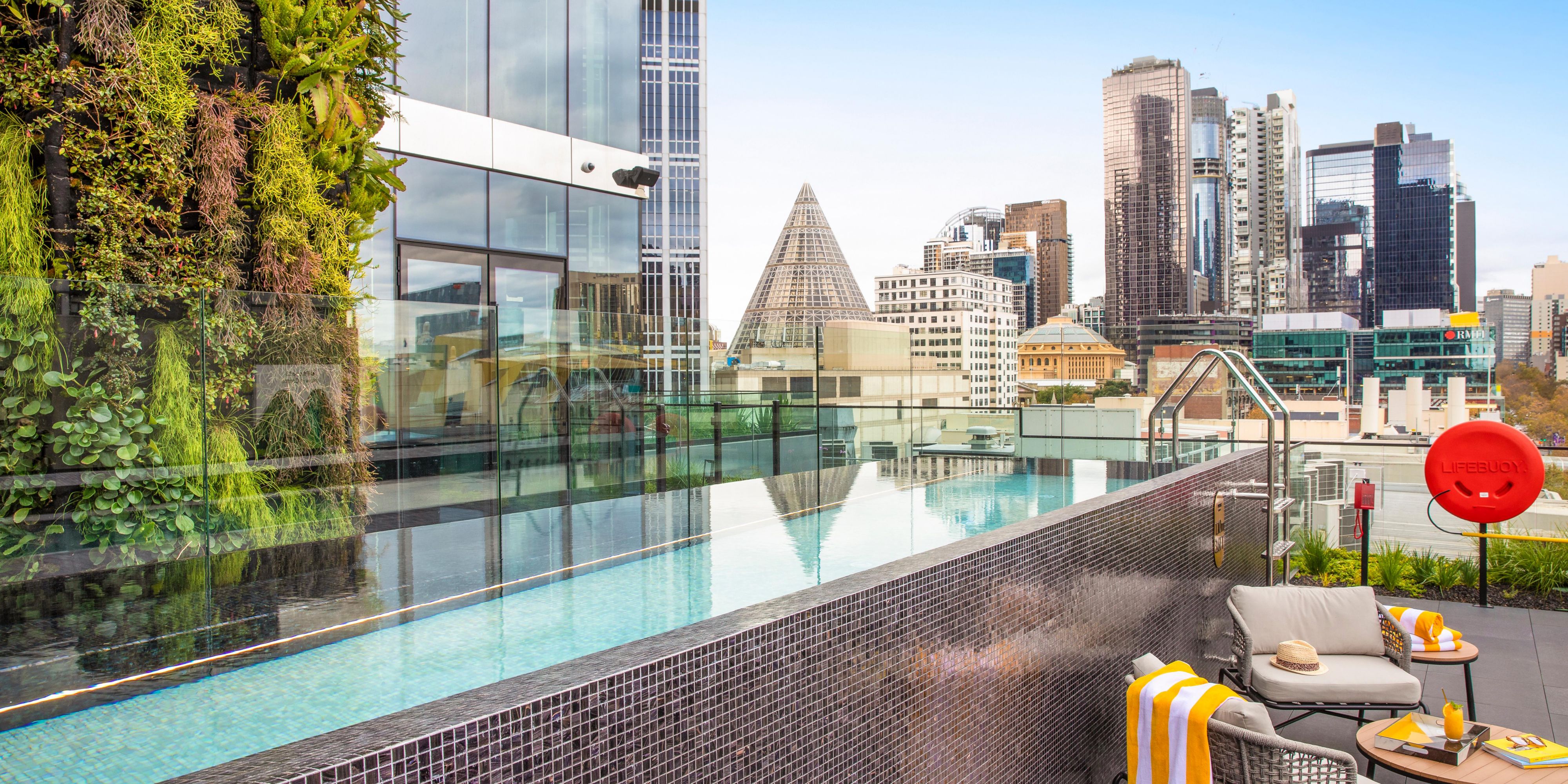 Cast your eyes over impressive views of the CBD while relaxing in our 28 degree heated pool.
