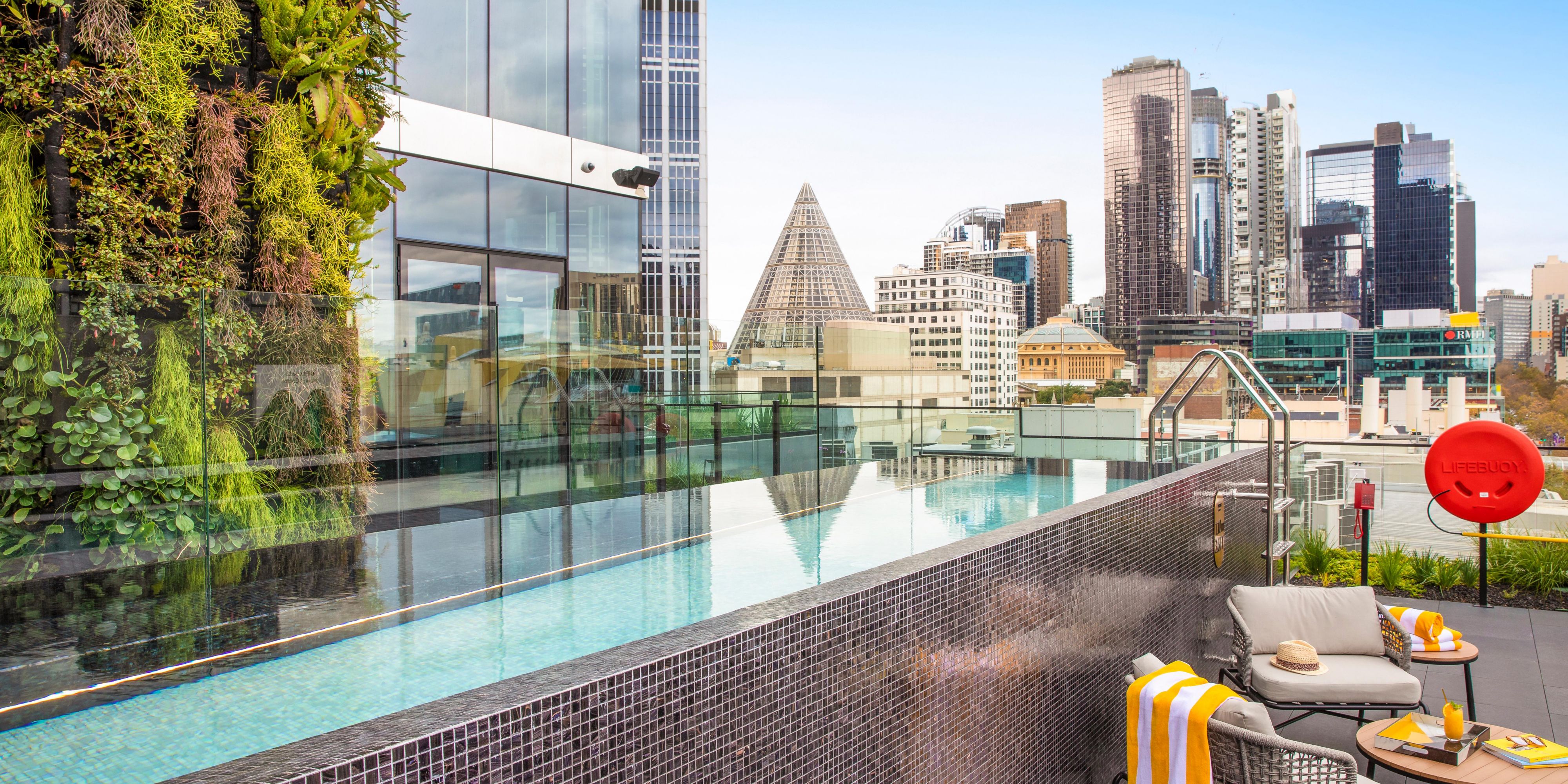 Cast your eyes over impressive views of the CBD while relaxing in our 28-degree heated pool.