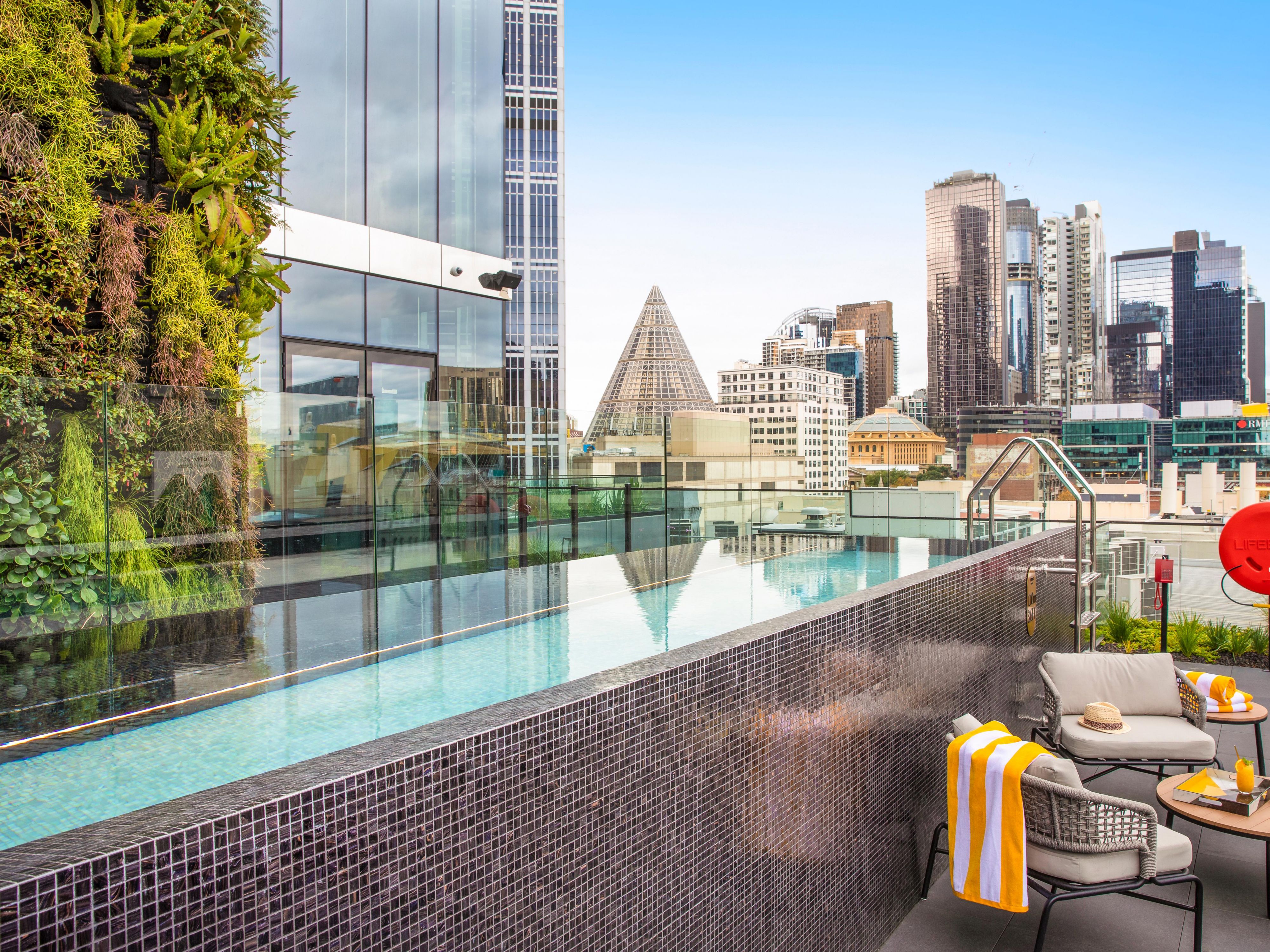 Cast your eyes over impressive views of the CBD while relaxing in our 28-degree heated pool.