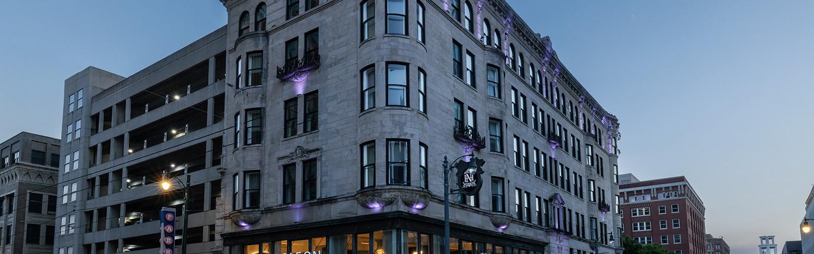 $hotelInfo.media자세히 알아보기