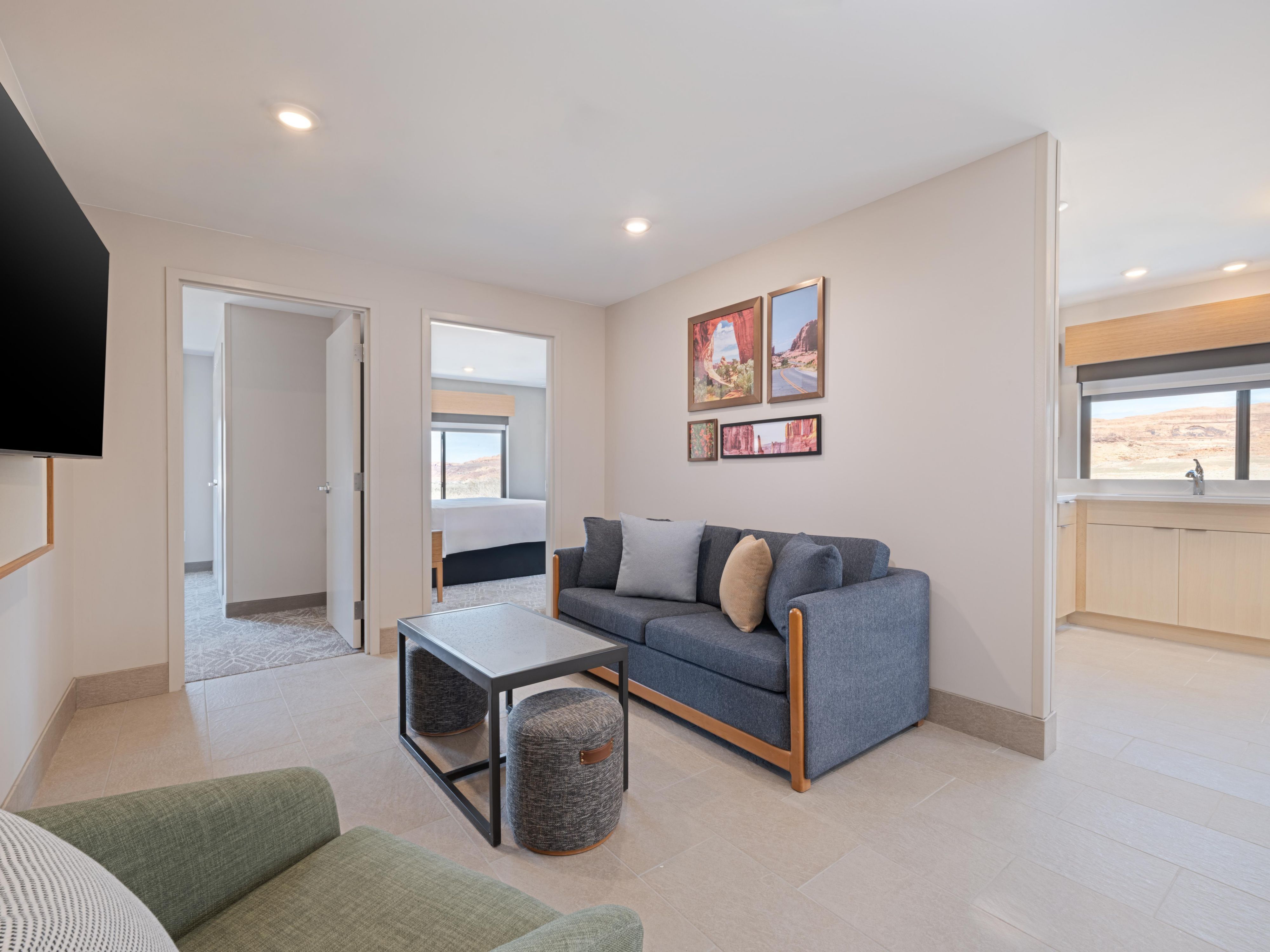 Nuestras suites de 2dormitorios, ideales para familias o amigos, ofrecen Confort y privacidad después de un día explorando Moab.