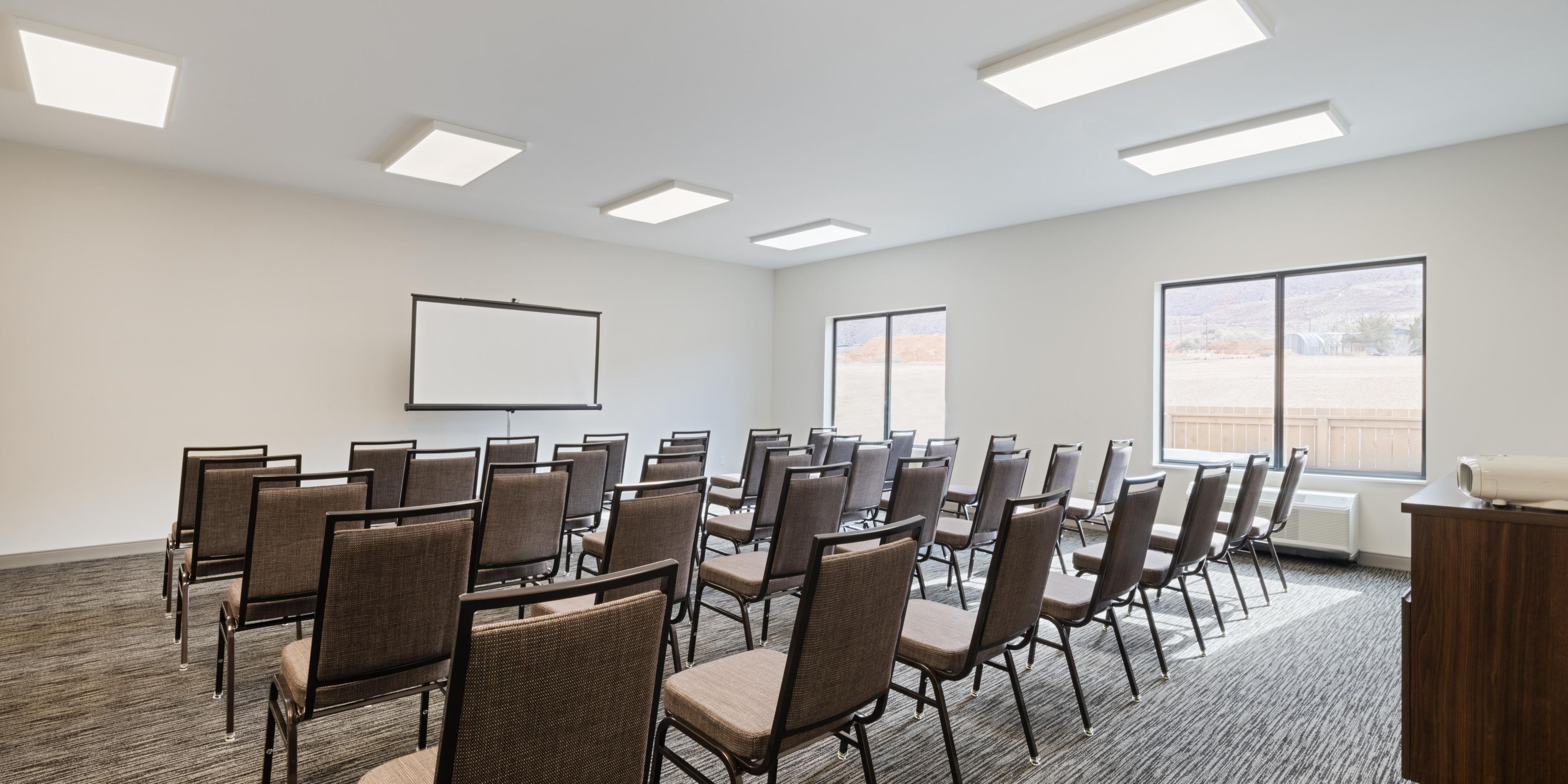 Planning a small meeting, social event, or wedding block? Our flexible meeting space, natural lighting, and outdoor patio create the perfect setting for gatherings of up to 36 guests. Whether it’s an incentive trip, wedding welcome reception, or a casual get-together, voco Moab provides a stylish and relaxed atmosphere for any occasion.