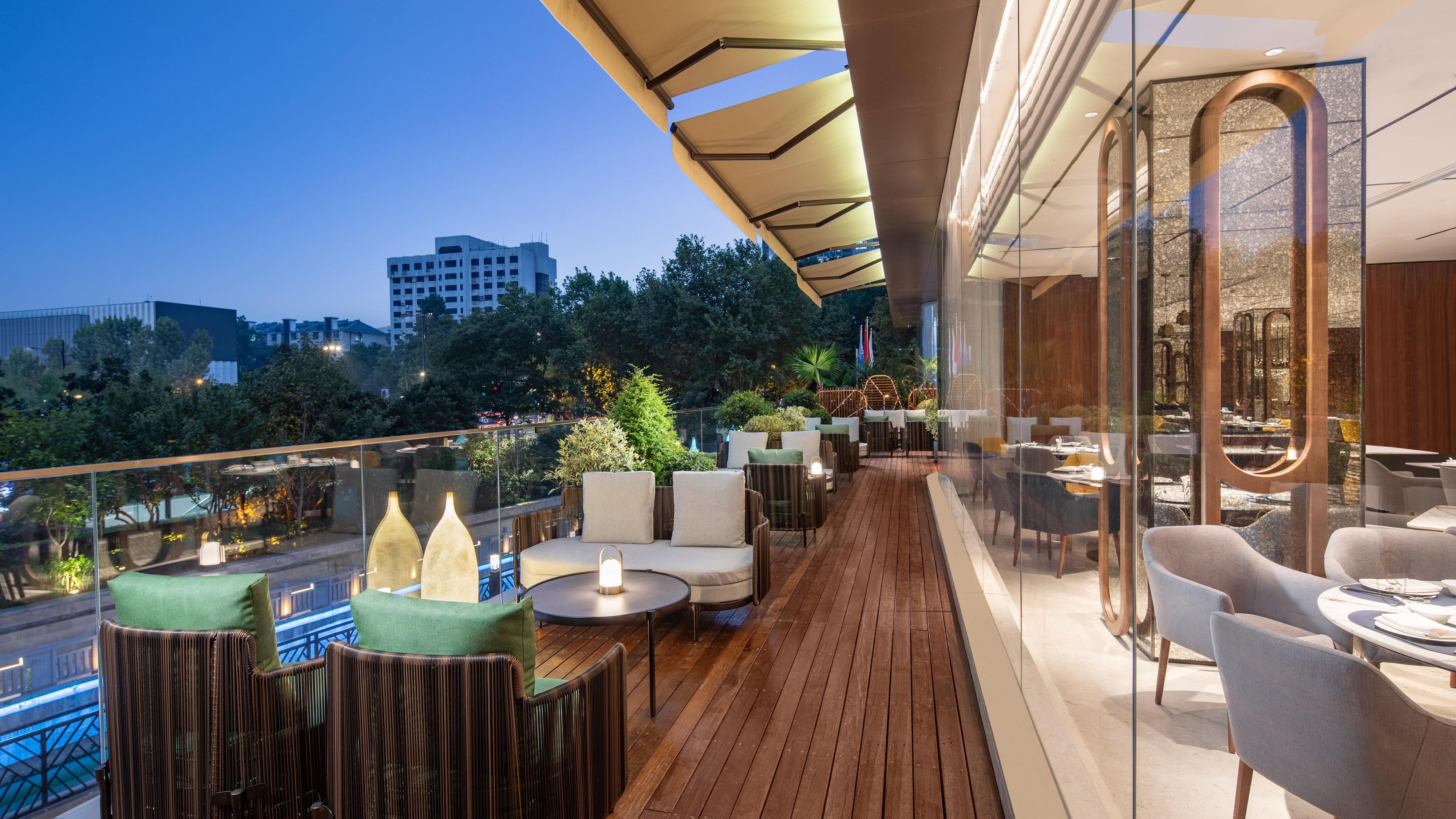 voco Nanjing Oriental Pearl Dining
