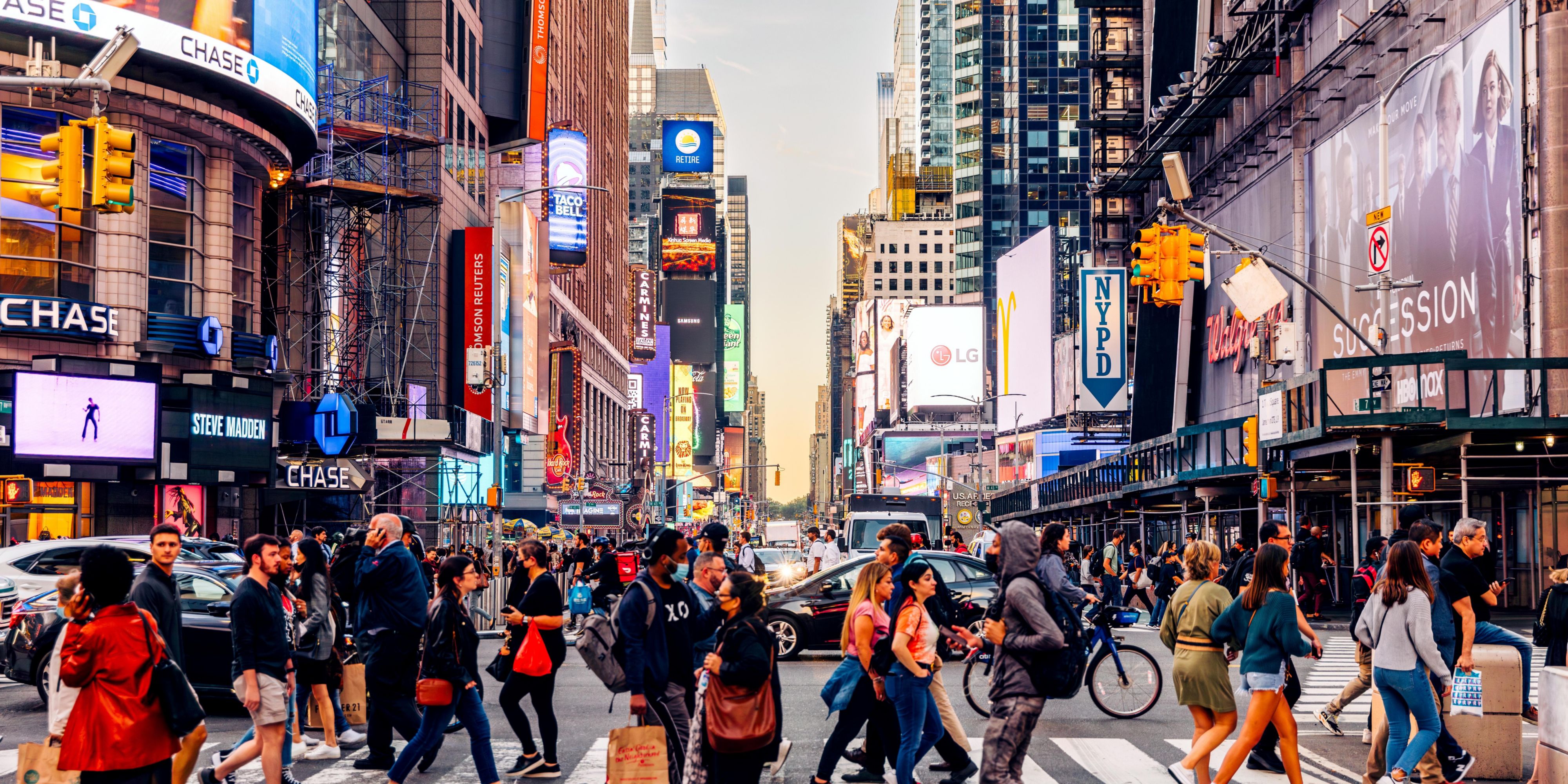 Located in the heart of Midtown Manhattan, voco Times Square puts guests at the center of it all. Just steps away, visitors can explore world-famous Broadway theaters, dazzling digital billboards, and flagship stores. A short walk leads to Bryant Park, the Museum of Modern Art, Rockefeller Center, and the bright lights of Radio City Music Hall.