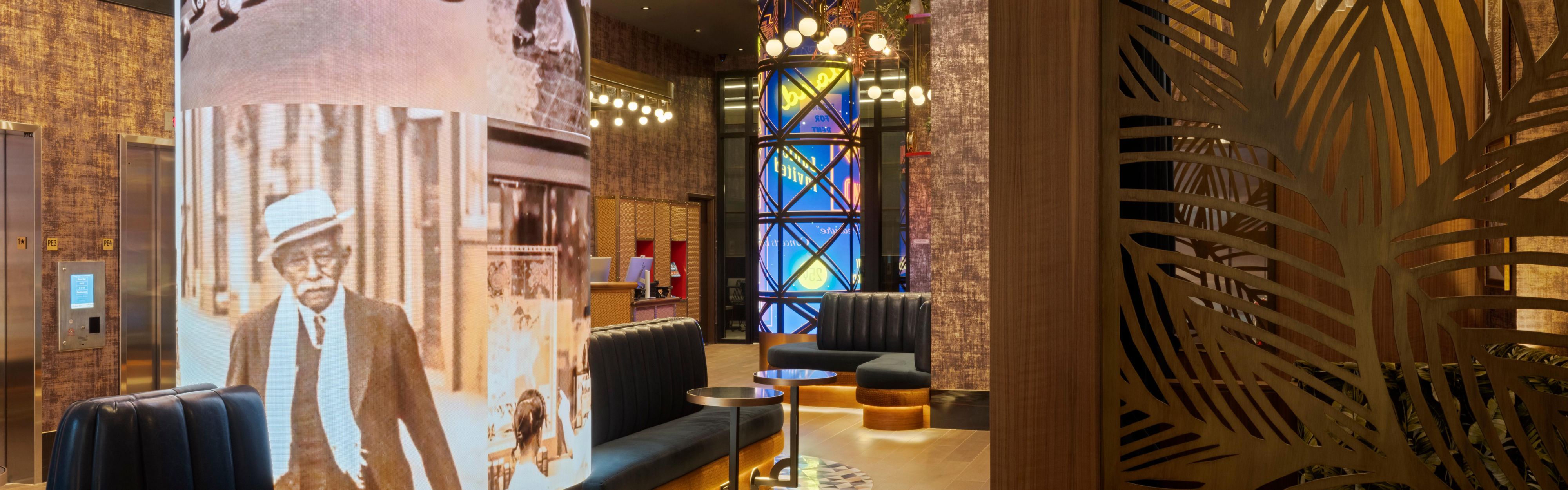 $hotelInfo.mediaDetails.welcomePhotos.primaryPhoto.caption}