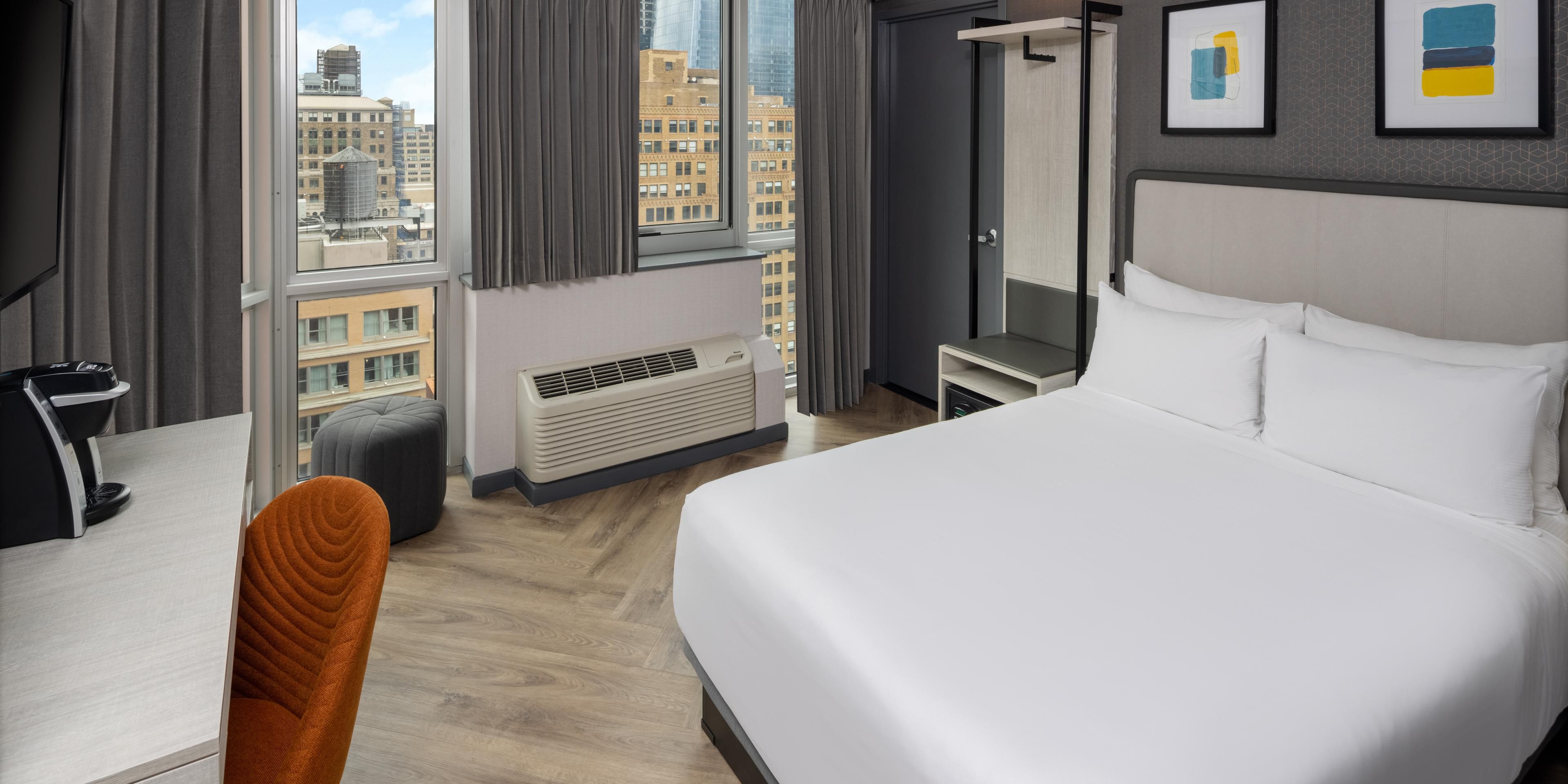 Enjoy views of Manhattan in our queen bed city view rooms.