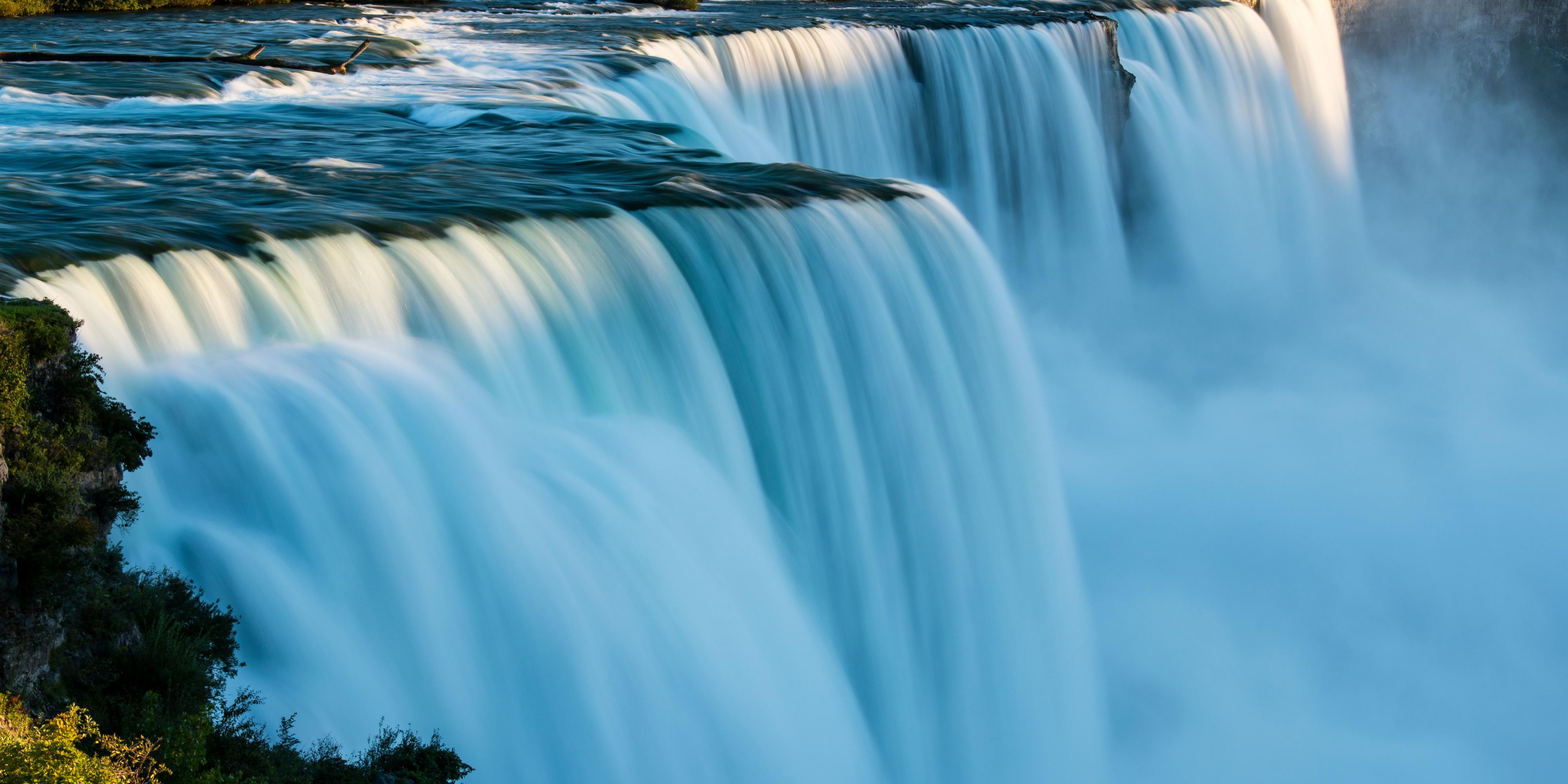 Stay in downtown Niagara Falls within walking distance of the Falls and other major city attractions. Explore an array of restaurants, shops, and attractions, including the Niagara Falls Culinary Institute and the Niagara Falls Underground Railroad Heritage Center.