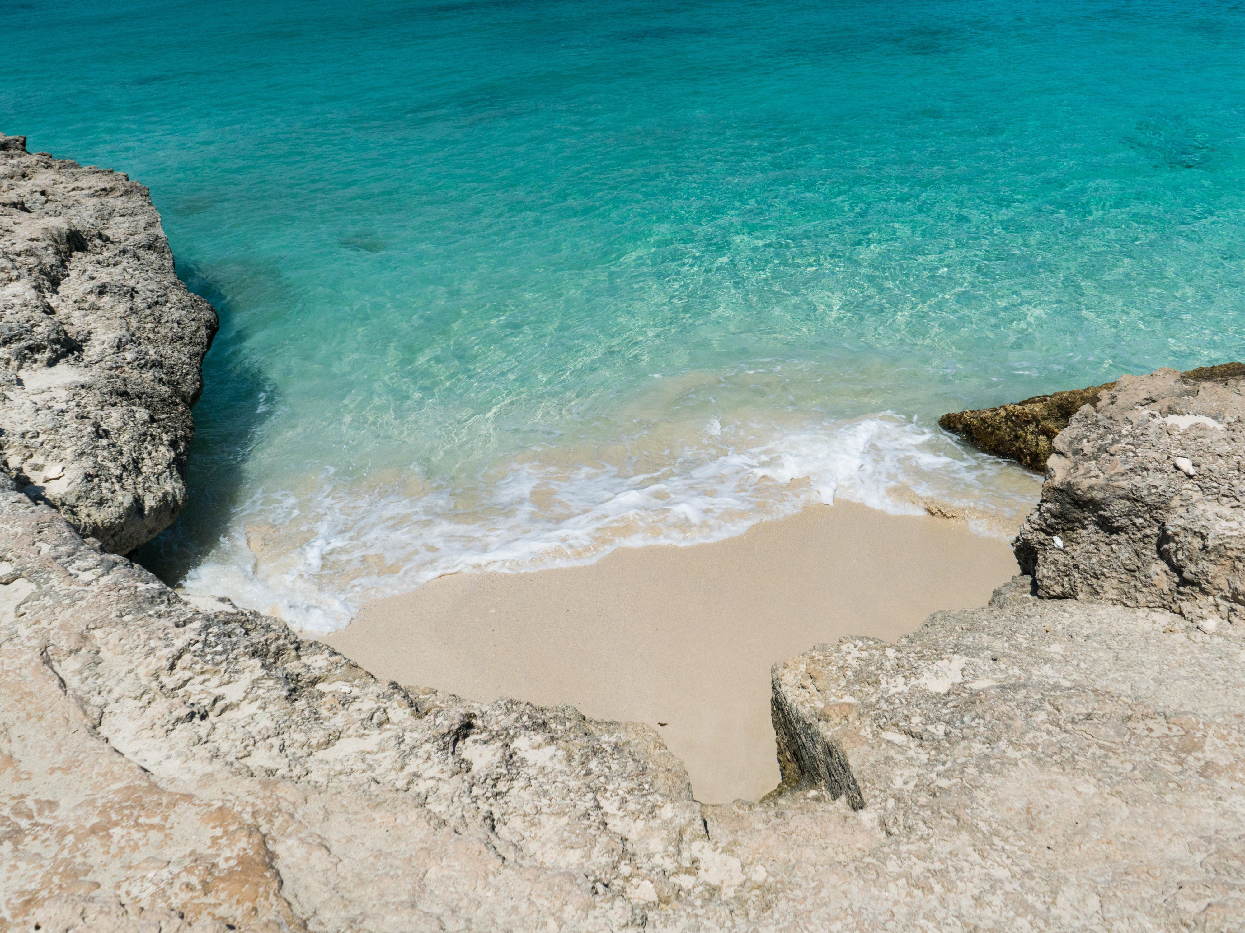 ¡Disfruta de una ubicación inmejorable en voco™ Surfside Aruba! Surfside Beach está a solo 150 metros del hotel, lo que le brinda IHG One Rewards Access casi instantáneo a las arenas blancas y aguas cristalinas. Nuestra proximidad hace que sea fácil salir de la Sand y entrar directamente en el Confort.