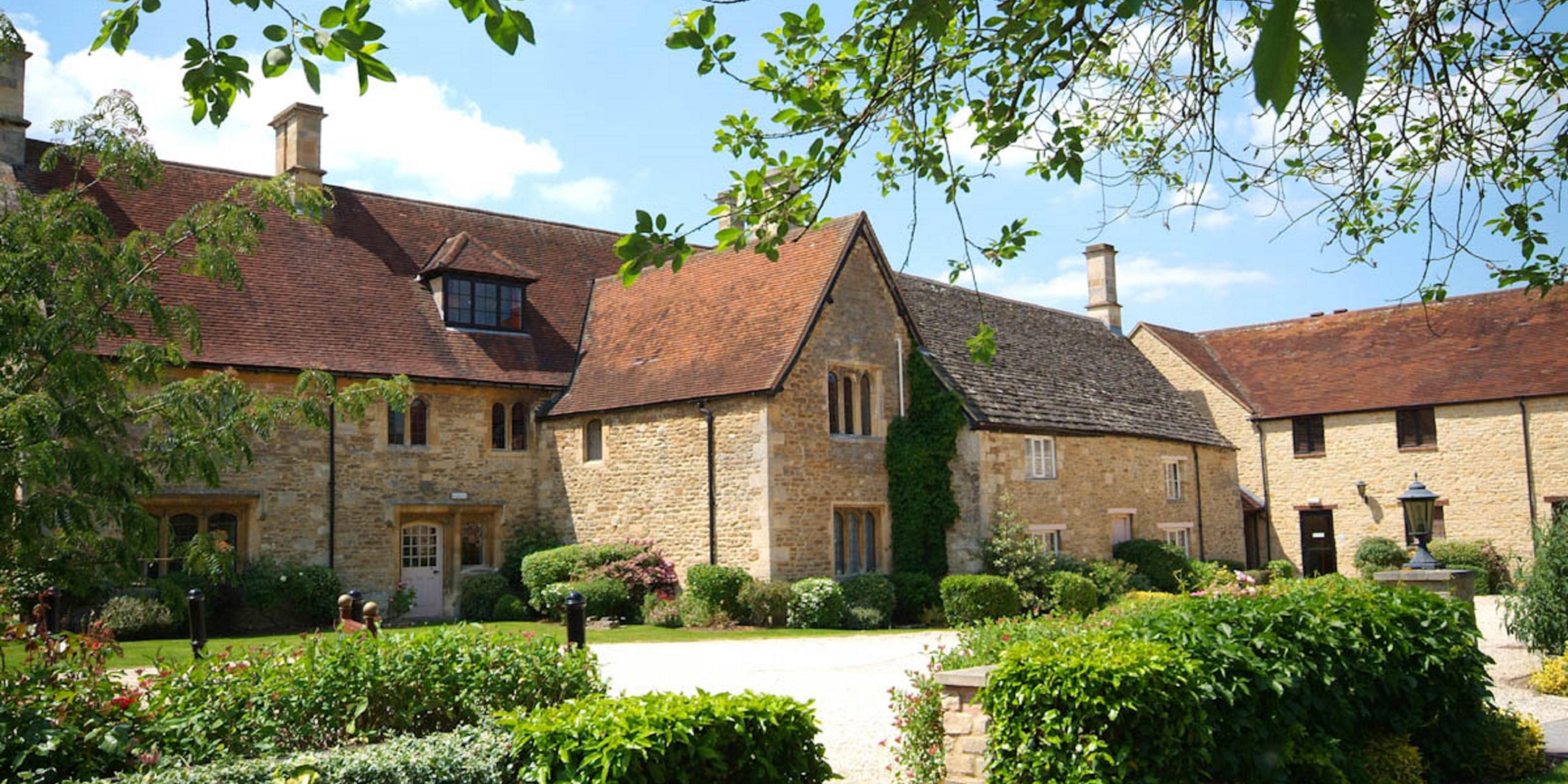 voco Oxford Thames Gallery