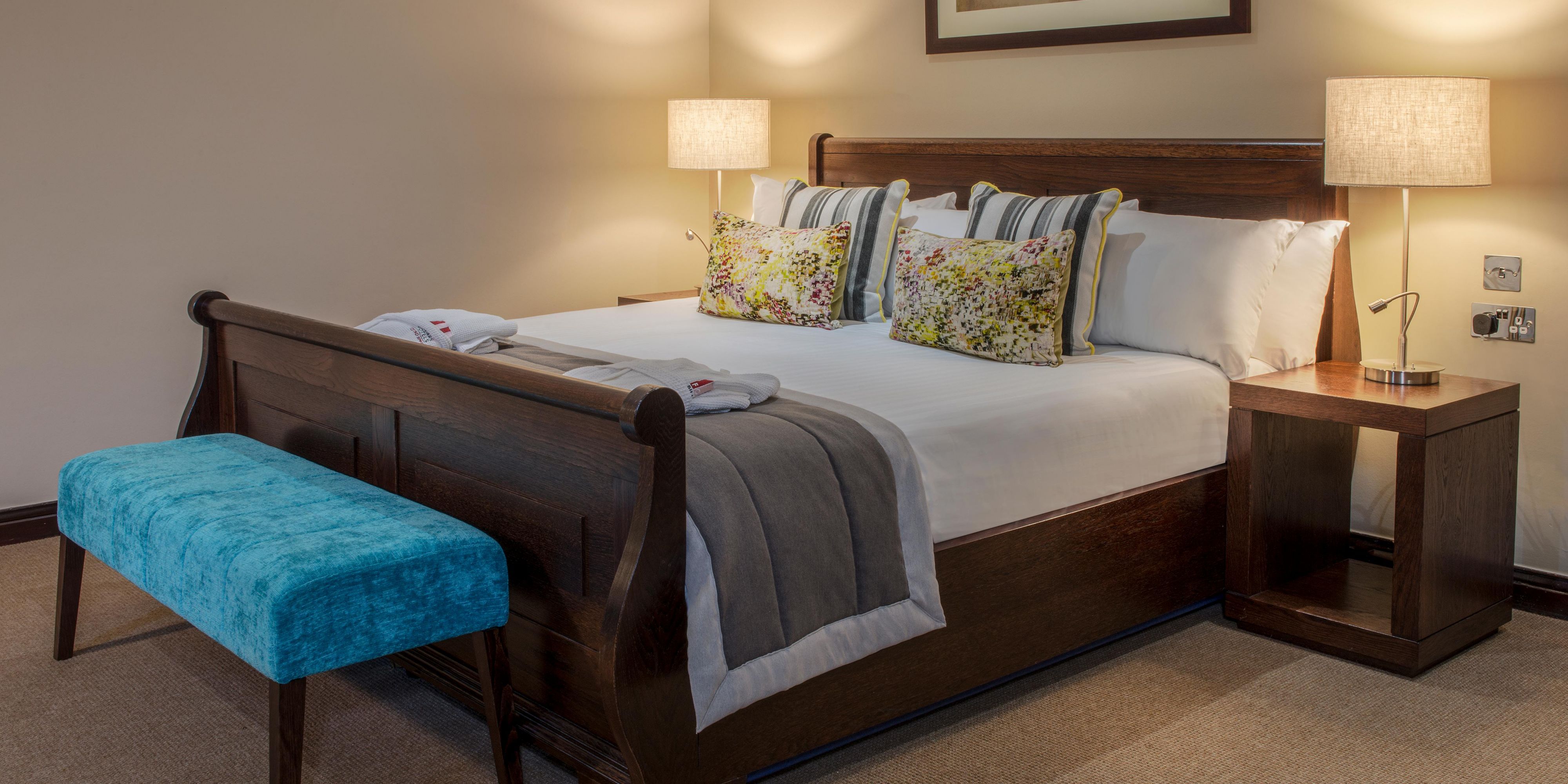 Perfectly located just a short walk from Oxford city centre on the banks of the river Thames, an experience at the voco Oxford Spires is the perfect gift, give someone the gift of a memorable experience.