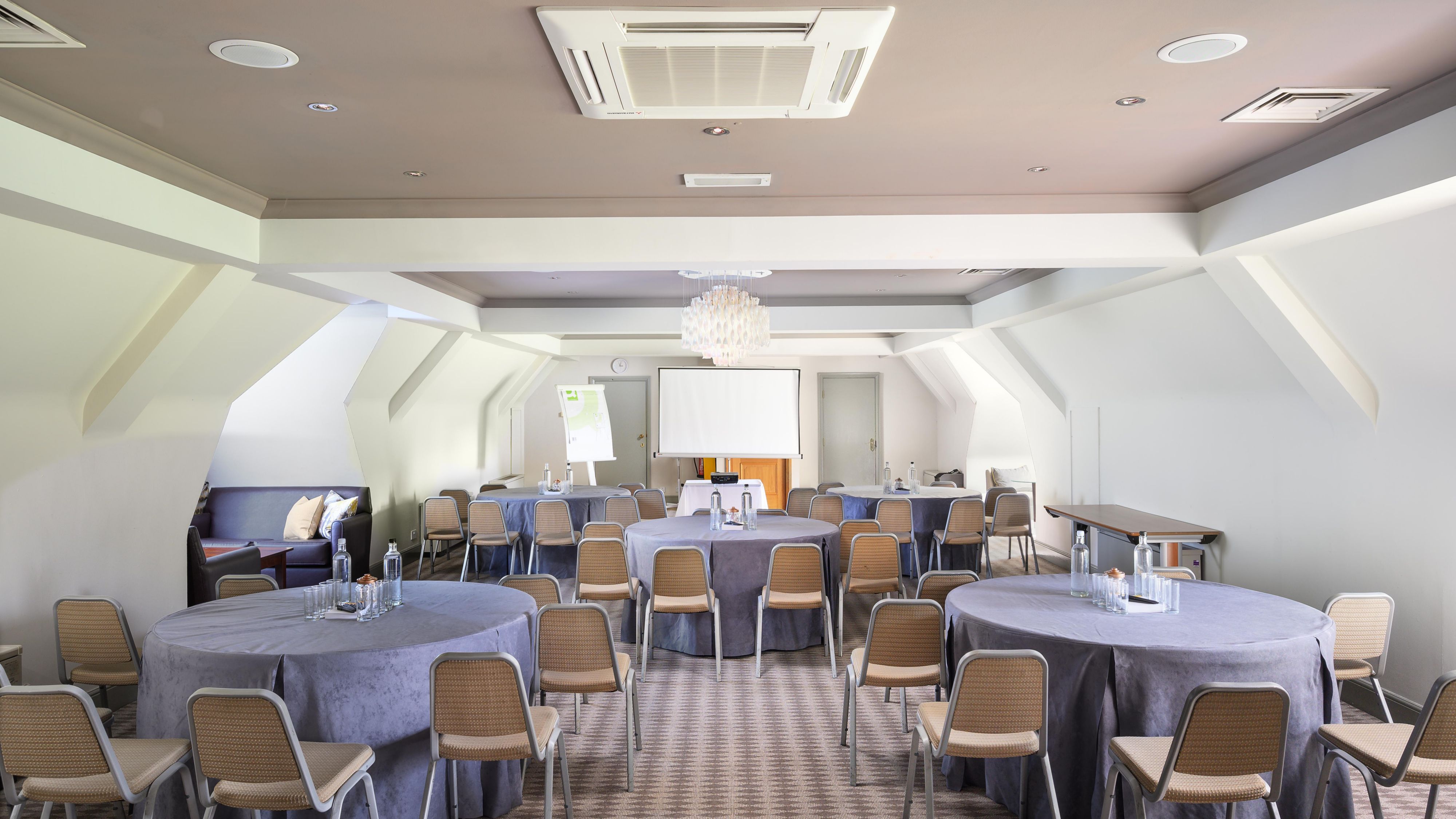 Banquet meeting room