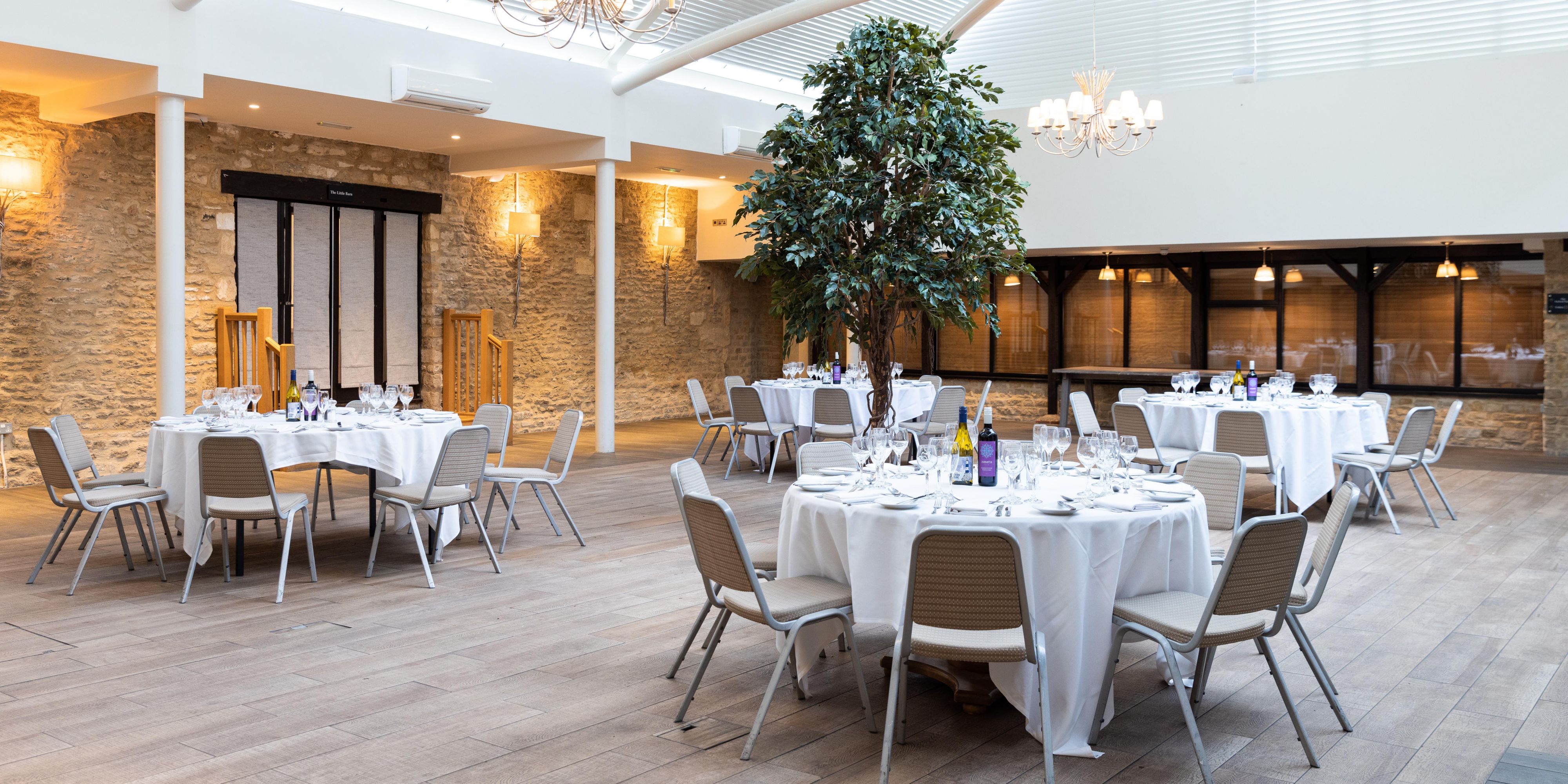 Celebrate life’s most cherished moments at voco Oxford Thames. Our versatile event spaces cater to a range of occasions, from birthdays, anniversaries, and christenings to exclusive Masonic gatherings and themed party nights. With a range of rooms and layouts tailored to your needs.