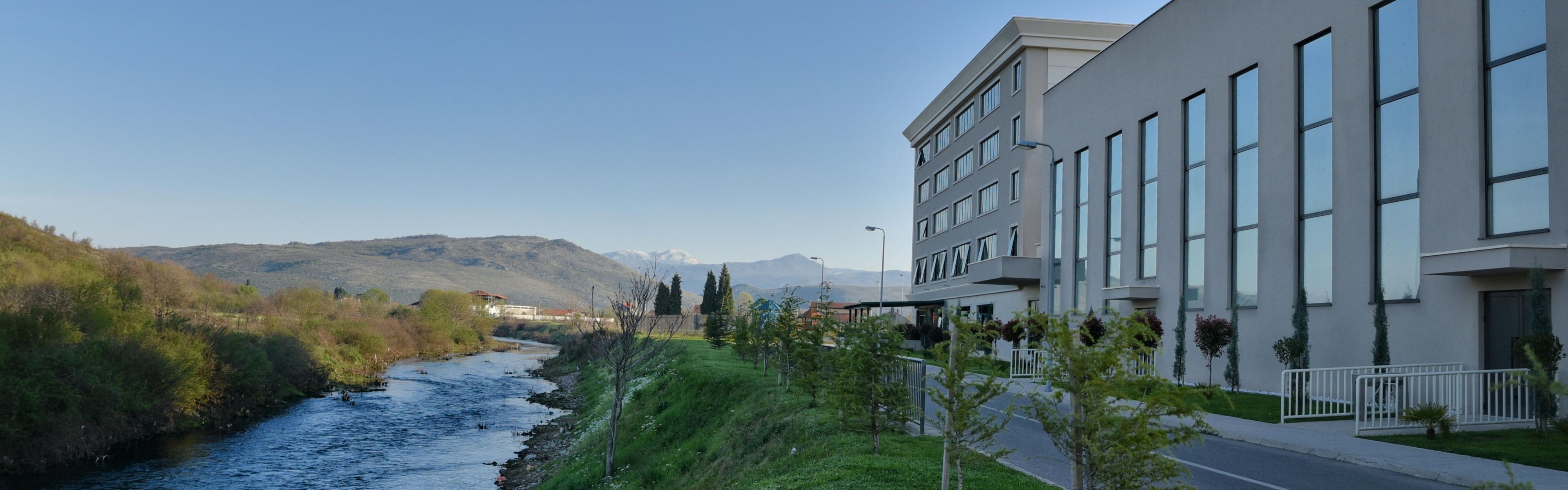 Ngoại thất khách sạn Phía sông