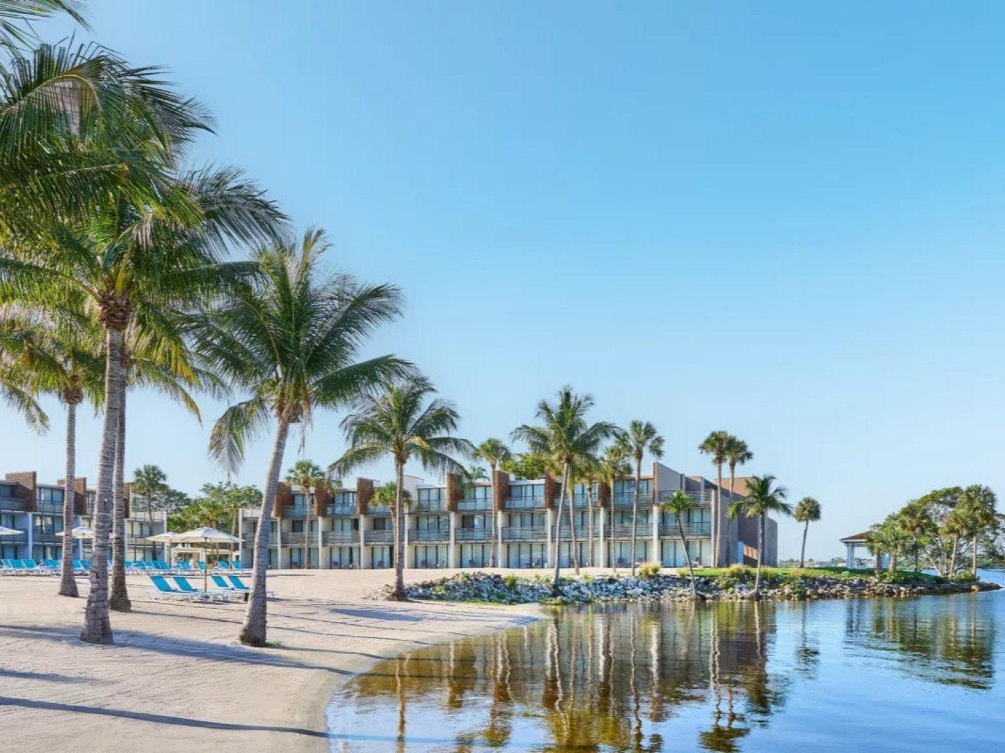 Un'immagine dell'esterno della spiaggia presso il voco Sandpiper All-Inclusive Resort.