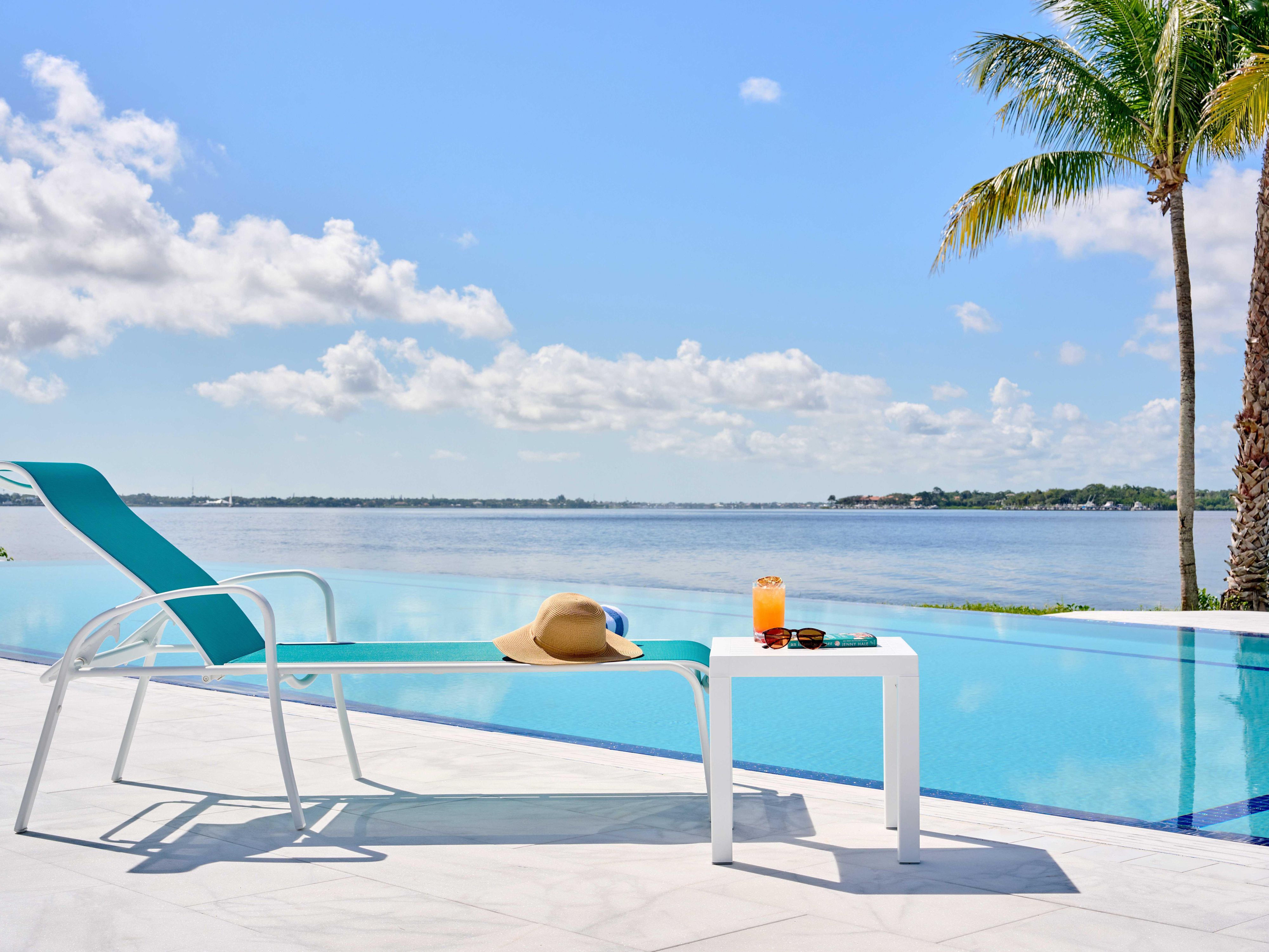 Unwind with handcrafted drinks as the sun sets over the St. Lucie River. Whether you’re sipping a tropical cocktail at Solara or grabbing a cold beer at The Hideaway by the pool, our casual lounges make it easy to relax, connect, and toast to your Florida getaway.