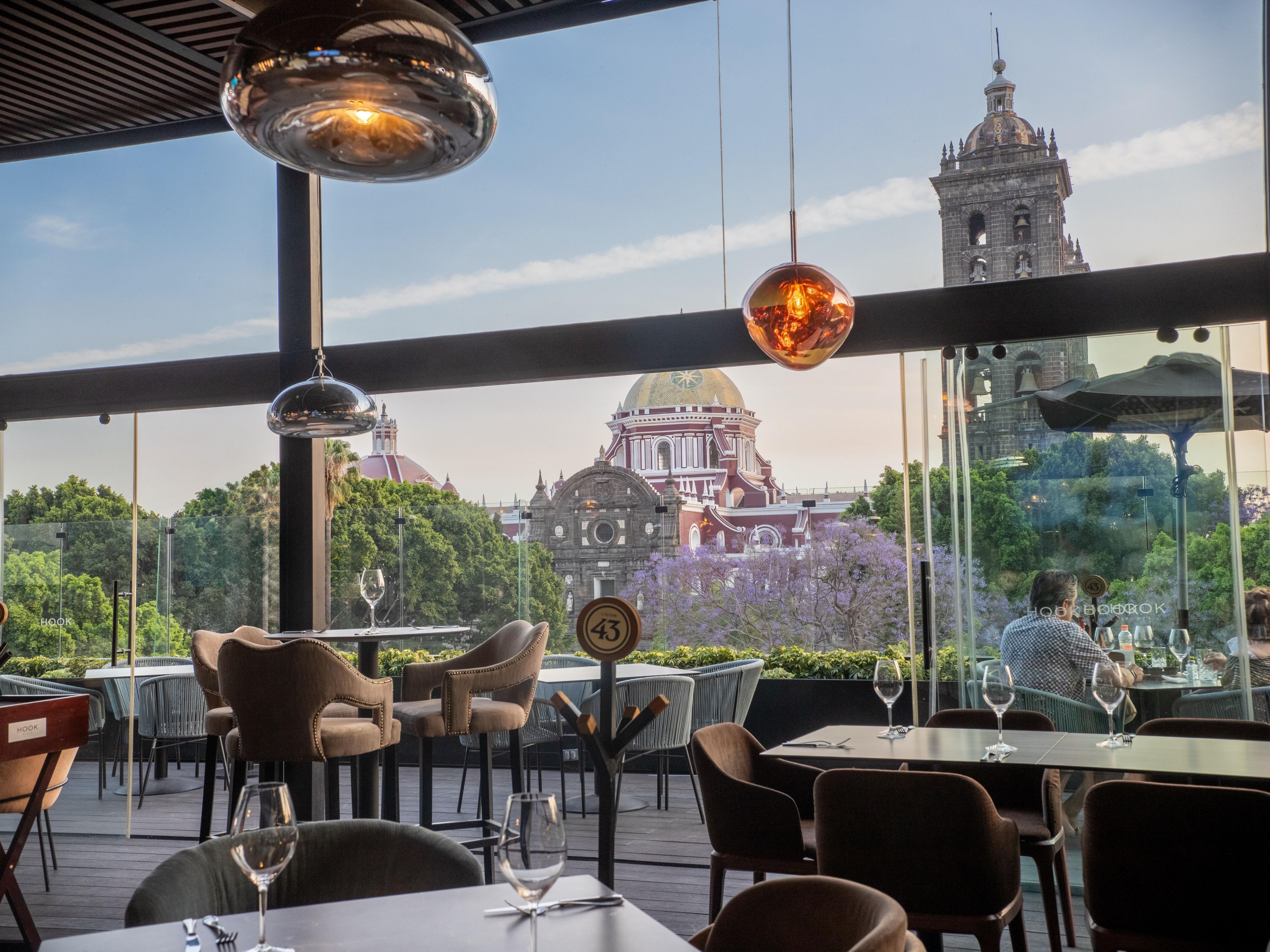 Experience breathtaking views of Puebla from our Hook Black restaurant terrace. Enjoy delicious cuisine while soaking in the panoramic sights of the city. Whether it's a romantic dinner or a casual gathering, our terrace provides the perfect setting to unwind and enjoy the moment.