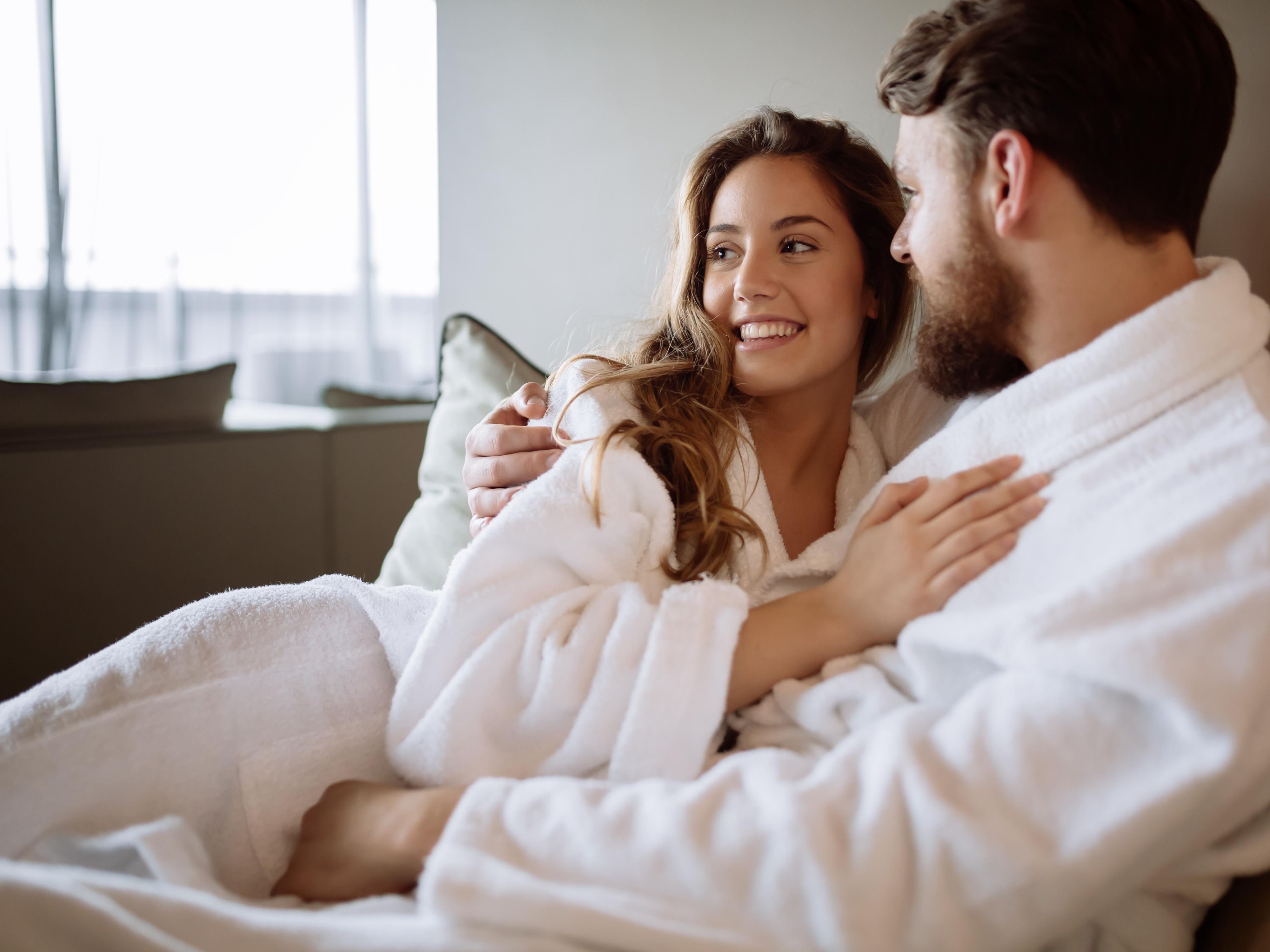 Treat yourself to a special stay with a room, a bottle of red or white wine, a bouquet of flowers, a box of chocolates, and breakfast for two. The perfect touch to celebrate and enjoy together, making every moment unforgettable.