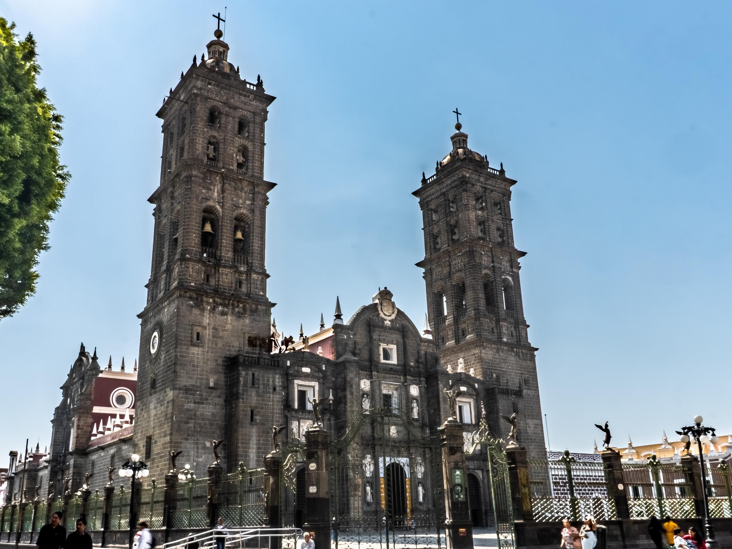 Escape to voco Royalty Puebla Downtown. Dive into the rich culture of the city. With our prime location, you can easily explore local traditions and festivities, as well as iconic landmarks like the Zócalo and Puebla Cathedral. 
Book your stay today!