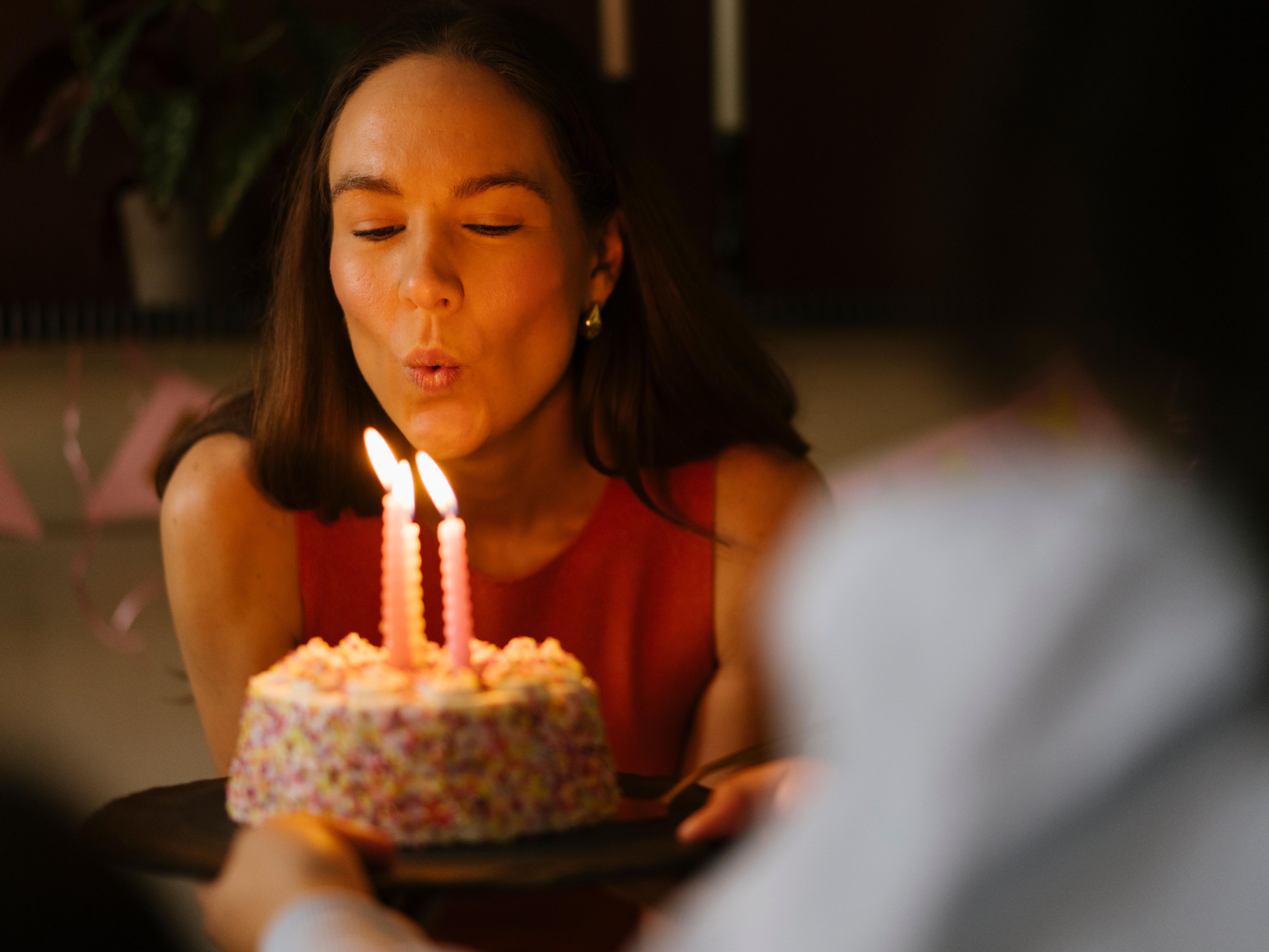 Celebra tu cumpleaños con nuestro Paquete Cumpleañero en voco Royalty Puebla Downtown. Disfruta de la comodidad de un early check-in y late check-out (sujeto a disponibilidad), un delicioso desayuno para comenzar tu día, una botella de vino de 375 ml y una rebanada de pastel con vela para tu momento especial. ¡Celebra con nosotros con estilo!