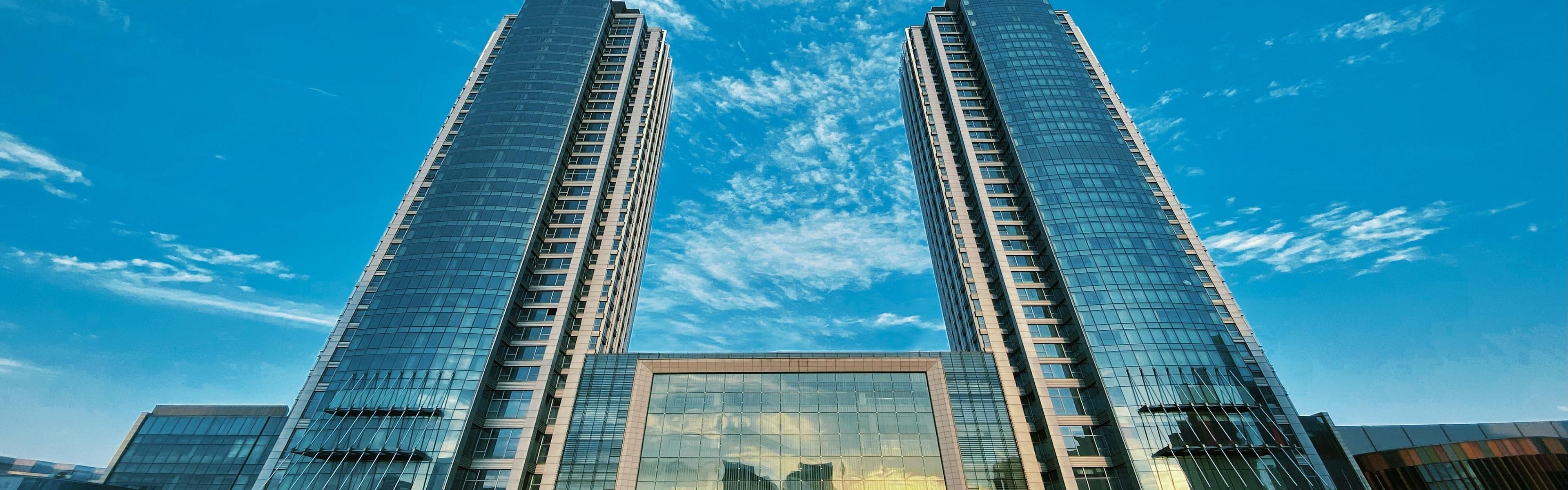 $hotelInfo.mediaDetails.welcomePhotos.primaryPhoto.caption}