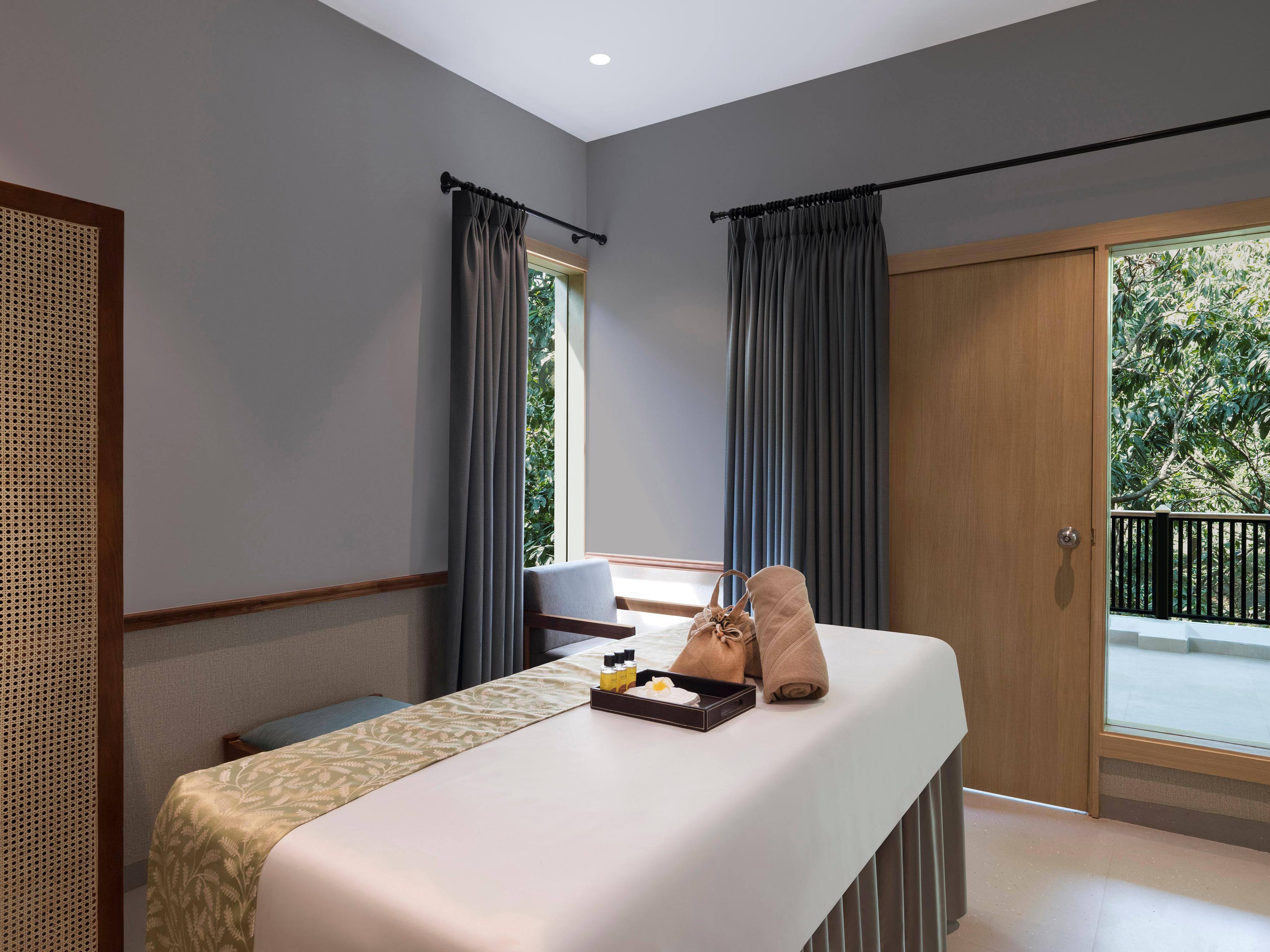 Our spa in Corbett presents a range of treatments and therapies that draw inspiration from ancient healing techniques and modern wellness practices. From blissful massages that alleviate tension and revitalise the skin to treatments that relieve stress and muscle stress –- all you need is a moment of self-care and pampering at Tattva Spa.