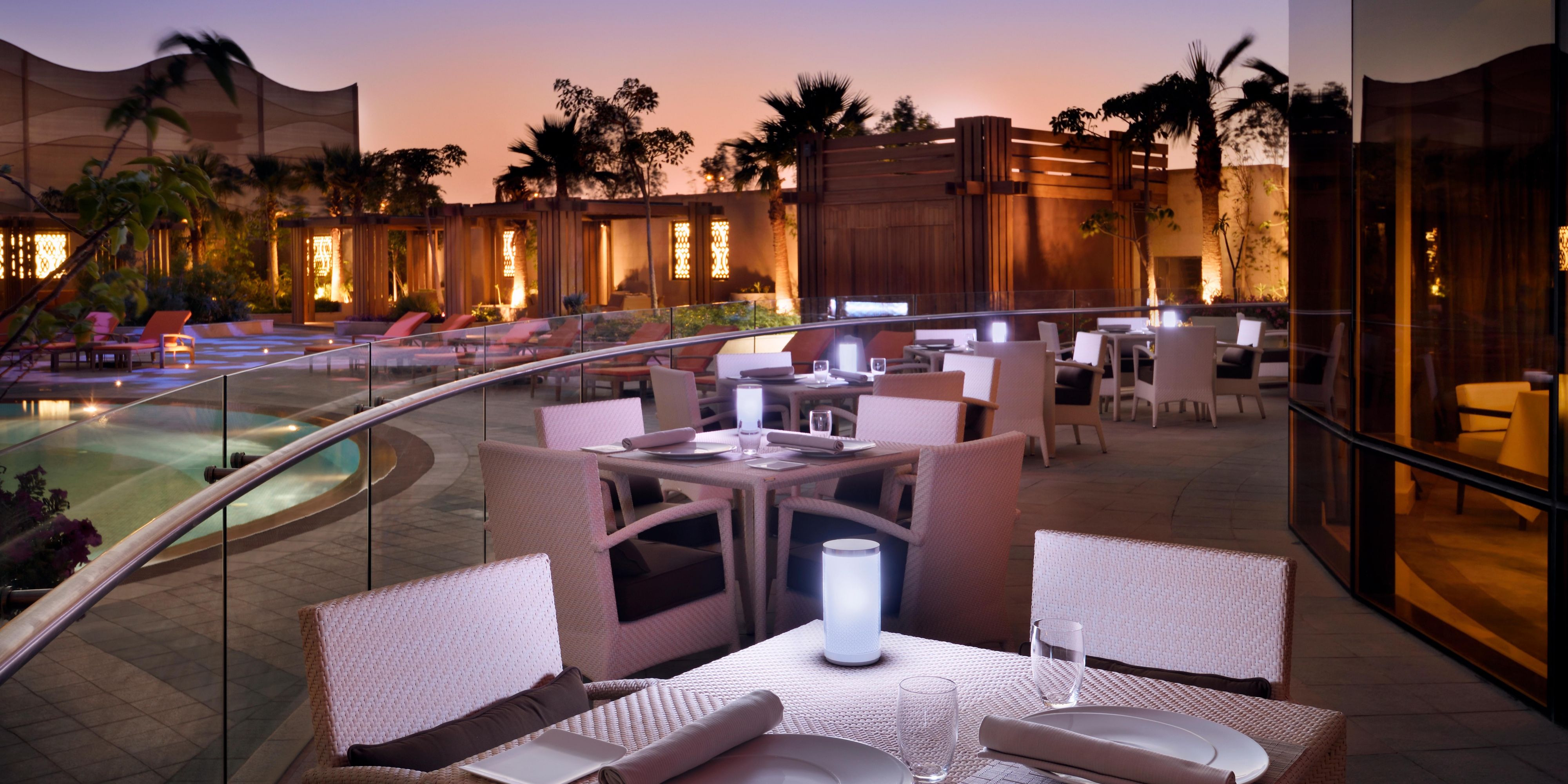 Five exquisite cuisines from around the world await you. A rich middle-eastern mezze at the Lebanese restaurant Naya, exotic Indian recipes at Anardana, an international variety of recipes at Horizon, in addition to Cabana pool bar that serves cocktails and snacks by the pool and the serene Rotunda lobby lounge.