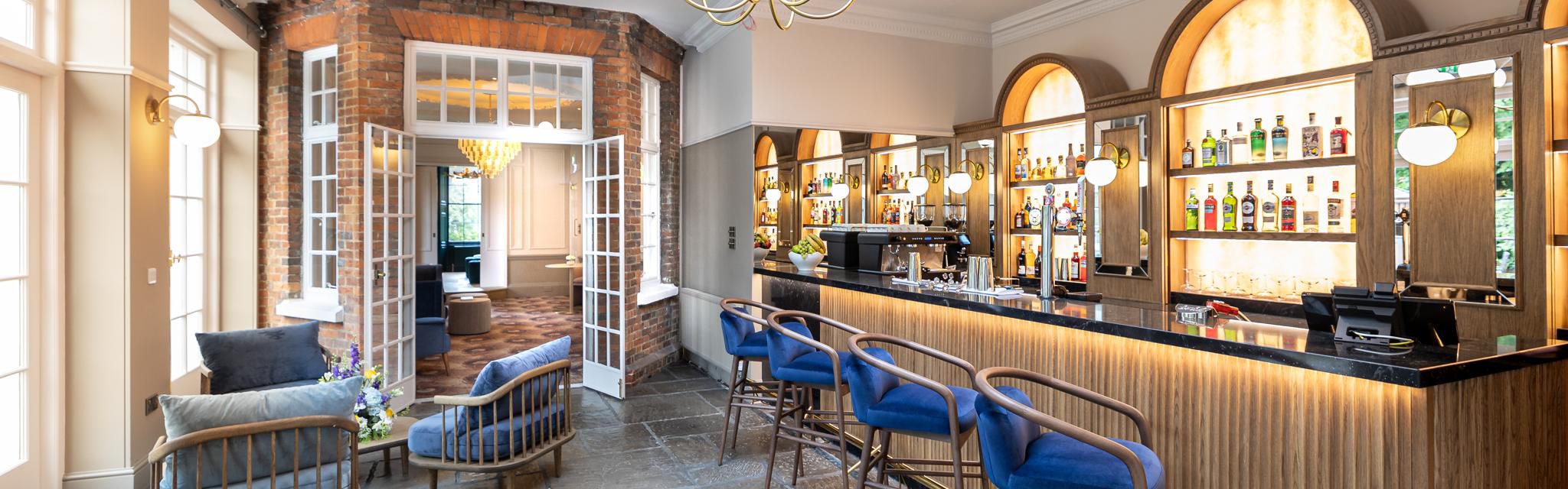 Bar and Lounge