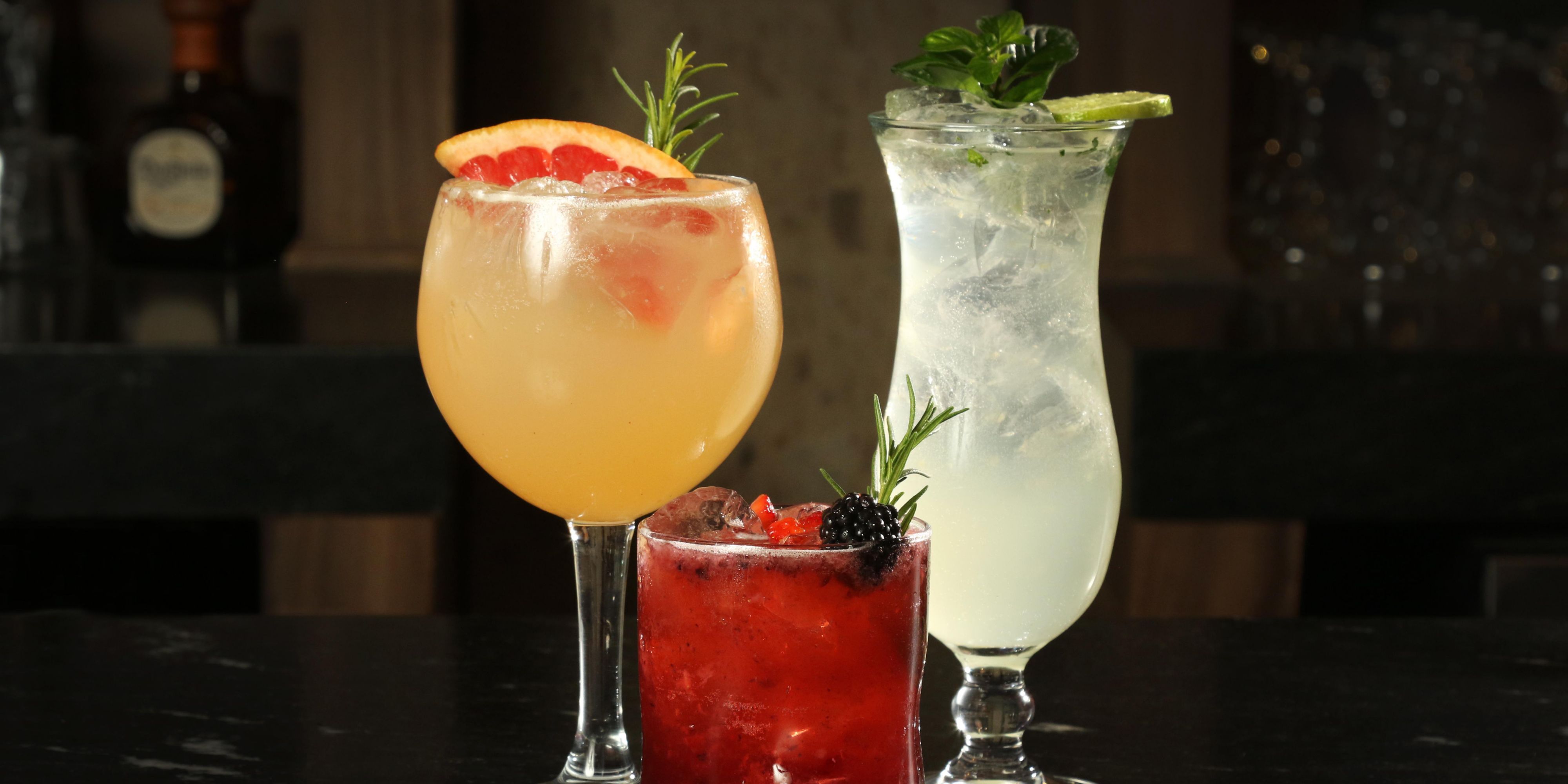 At voco® Suites Saltillo, we invite you to our exclusive Management Cocktail, held every Wednesday from 6:00 to 7:30 p.m. Designed for our guests, offering a selection of canapés and snacks in a relaxed atmosphere. It’s the perfect opportunity to enjoy, share pleasant moments, and socialize in a welcoming space within our facilities.