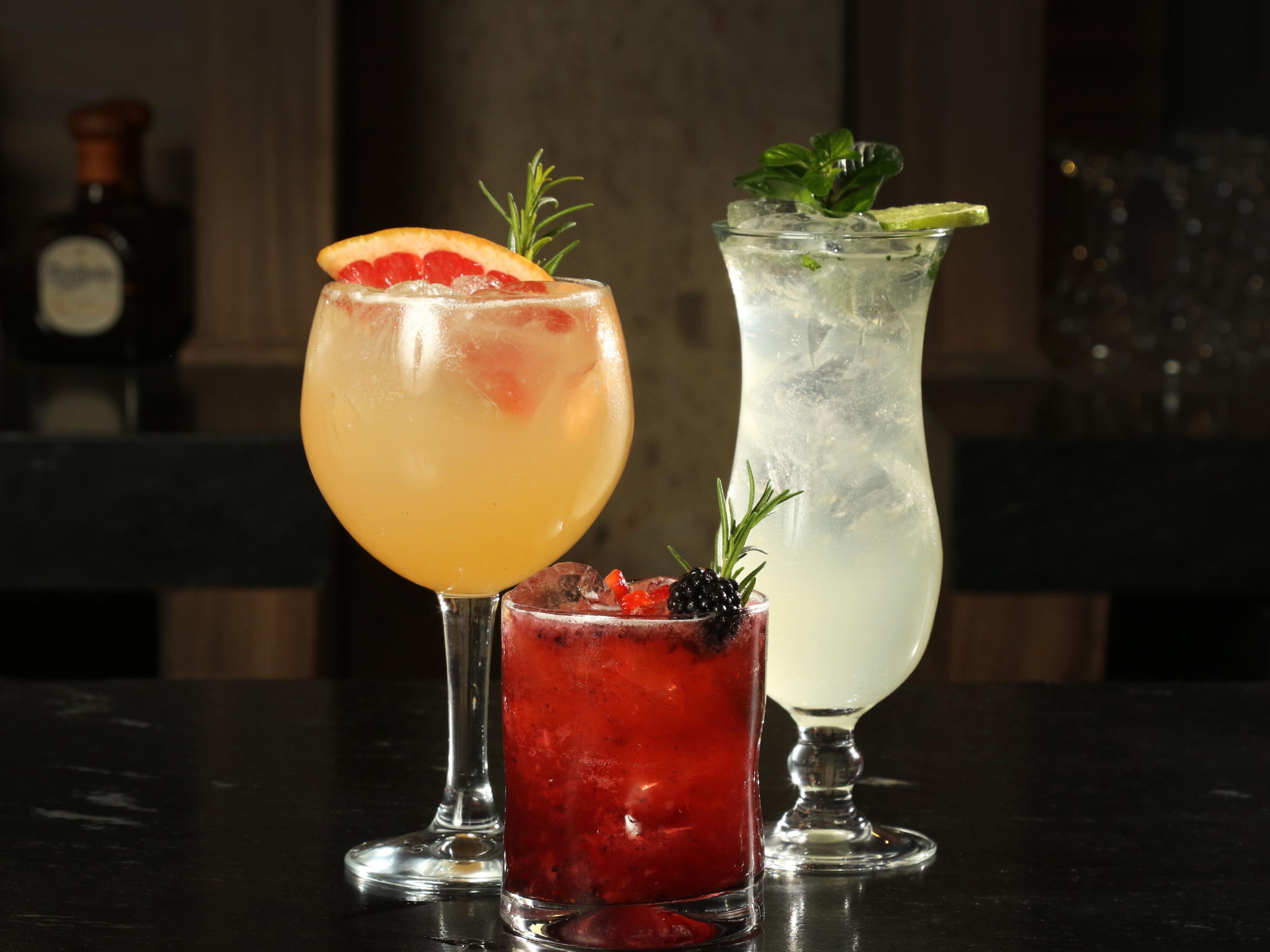 At voco® Suites Saltillo, we invite you to our exclusive Management Cocktail, held every Wednesday from 6:00 to 7:30 p.m. Designed for our guests, offering a selection of canapés and snacks in a relaxed atmosphere. It’s the perfect opportunity to enjoy, share pleasant moments, and socialize in a welcoming space within our facilities.