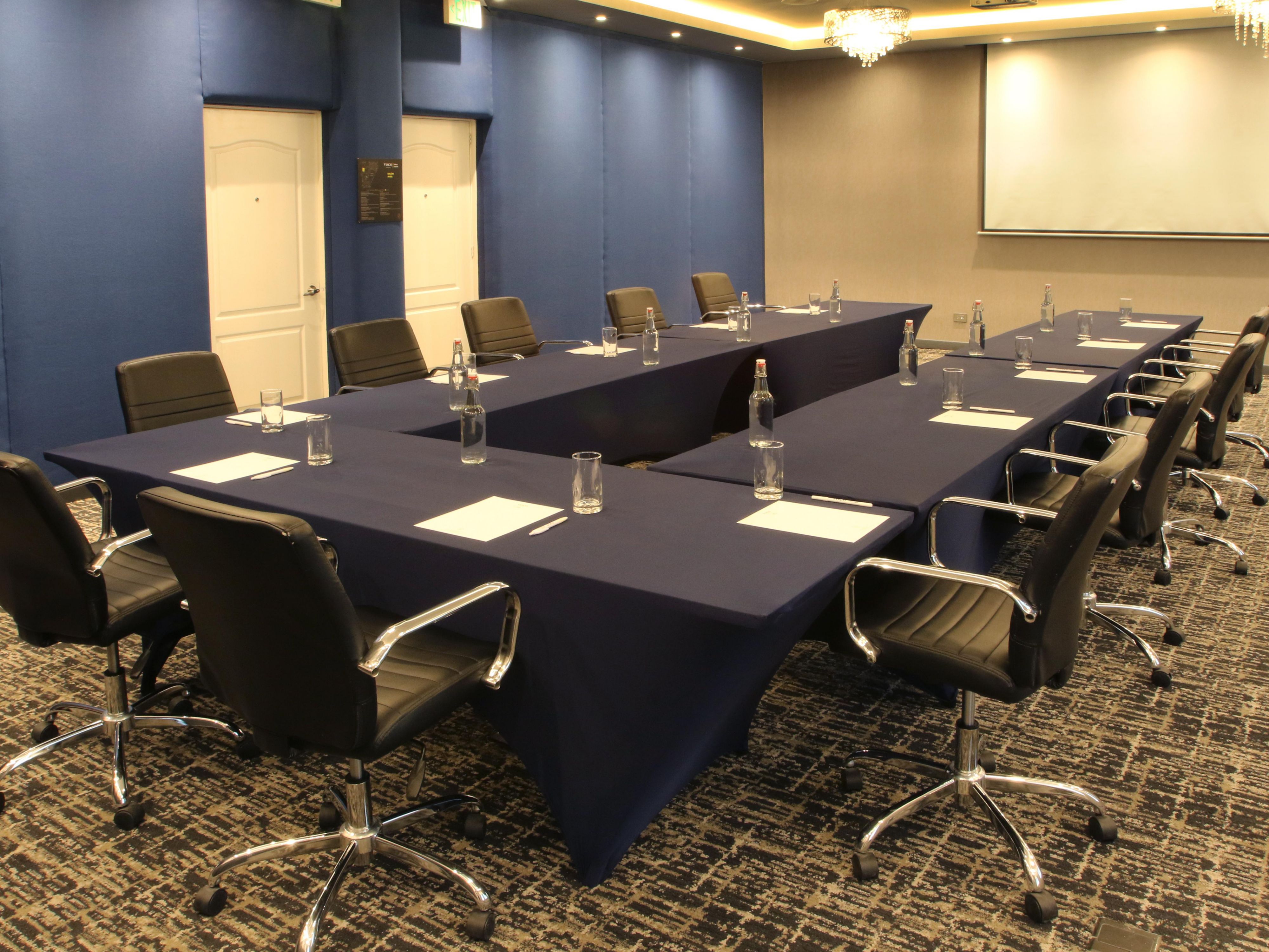Connect and collaborate at our downtown hotel in the heart of the automotive district. Conveniently located near Santa Maria Industrial Park, we offer intimate meeting spaces, business center, and free Wi-Fi. With catering services and proximity to local attractions, experience the seamless blend of business and pleasure at voco™ Saltillo Suites.