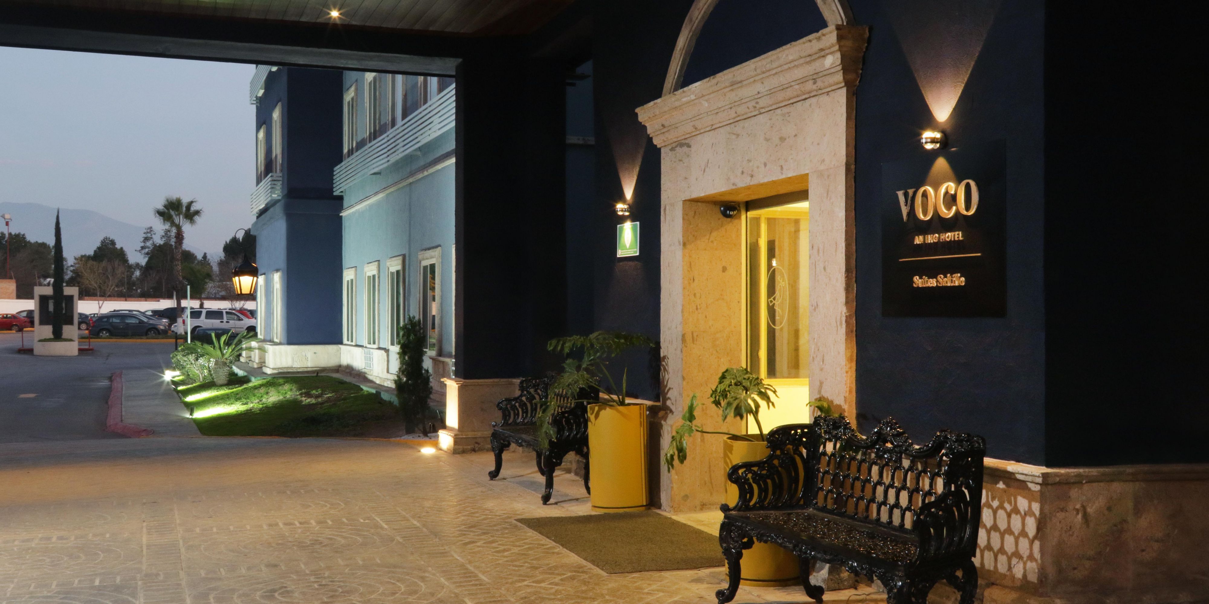 Situated on Saltillo’s main highway, 15 minutes from the area’s key industrial parks, we provide a convenient base for business travelers. Whether working on an extended project or attending meetings or conferences, our central location offers proximity to shopping, dining, and entertainment, ensuring a productive and enjoyable stay in Saltillo.