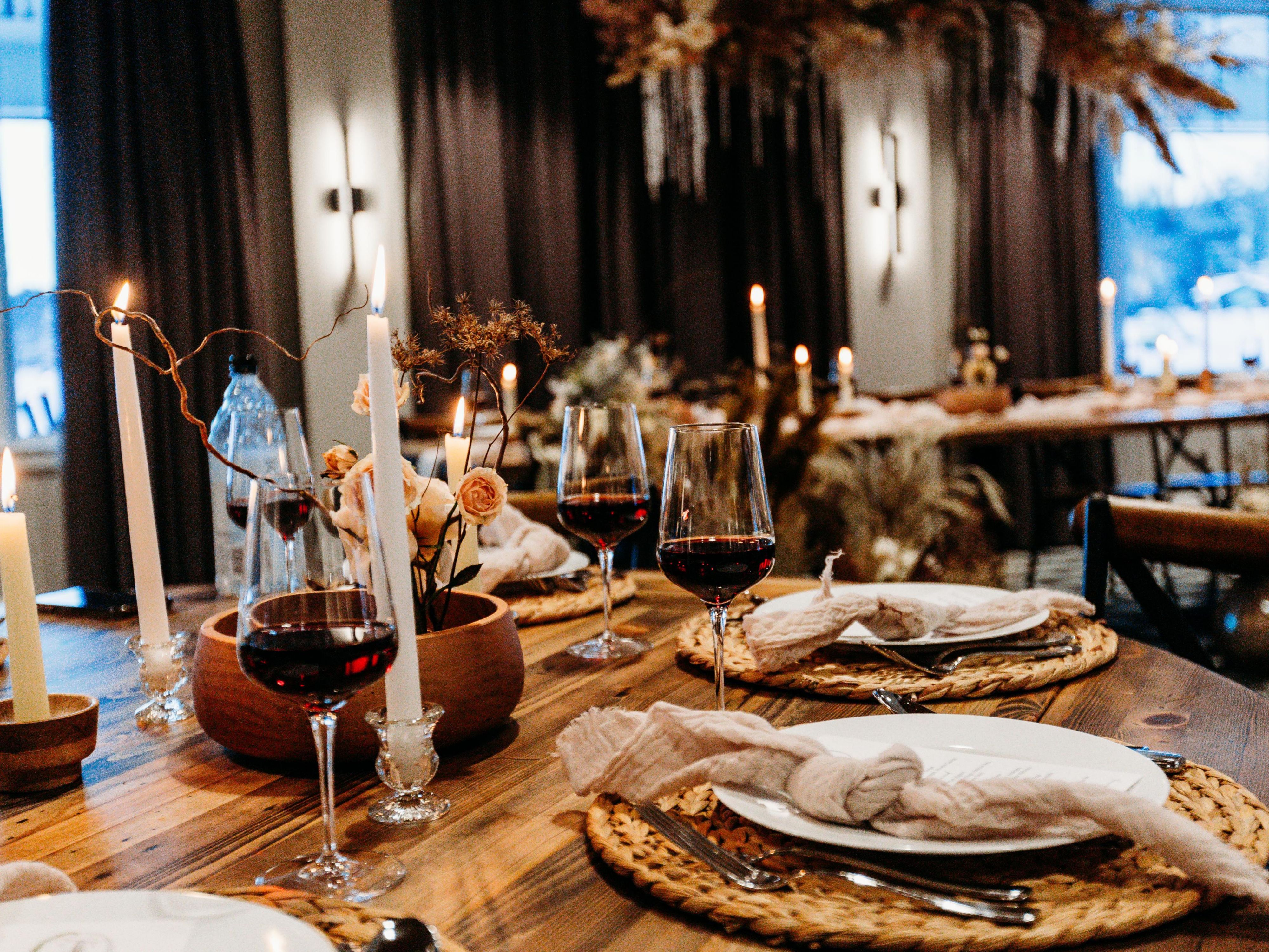 Wedding table settings and red wine