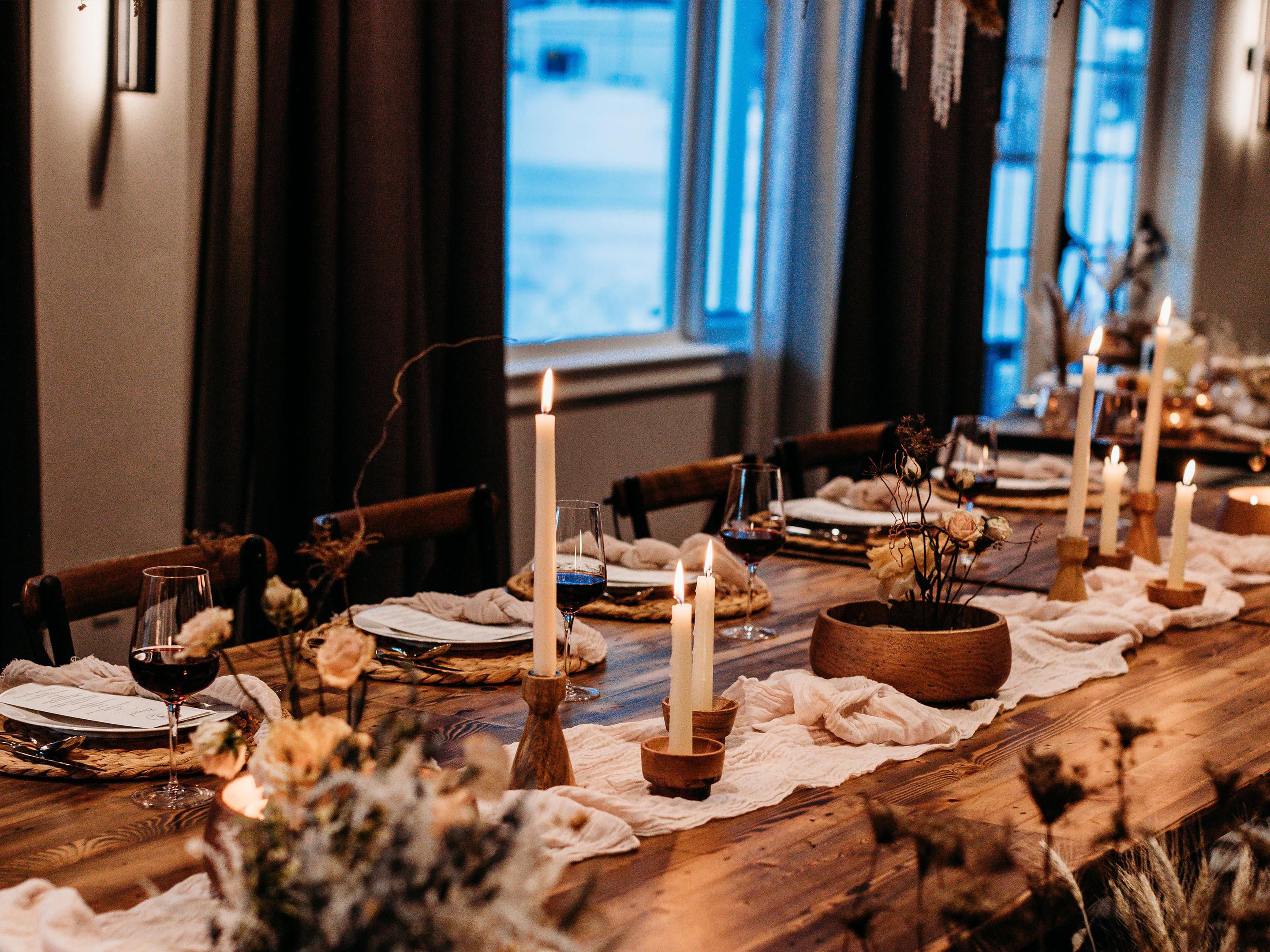 A tablescape that reflects your perfect day at voco Saranac Lake.