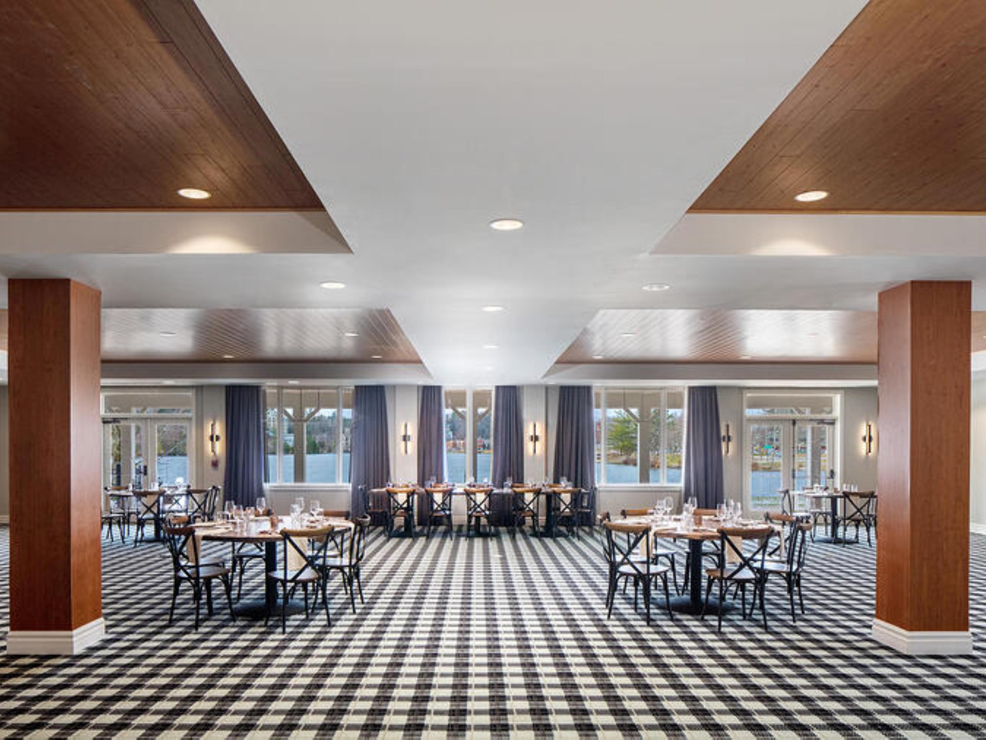 Host unique and unforgettable corporate meetings, conferences, and special celebrations in our venue, offering two versatile spaces for up to 200 guests. Enjoy modern technology, customized catering, abundant natural light, and breathtaking views of Lake Flower.