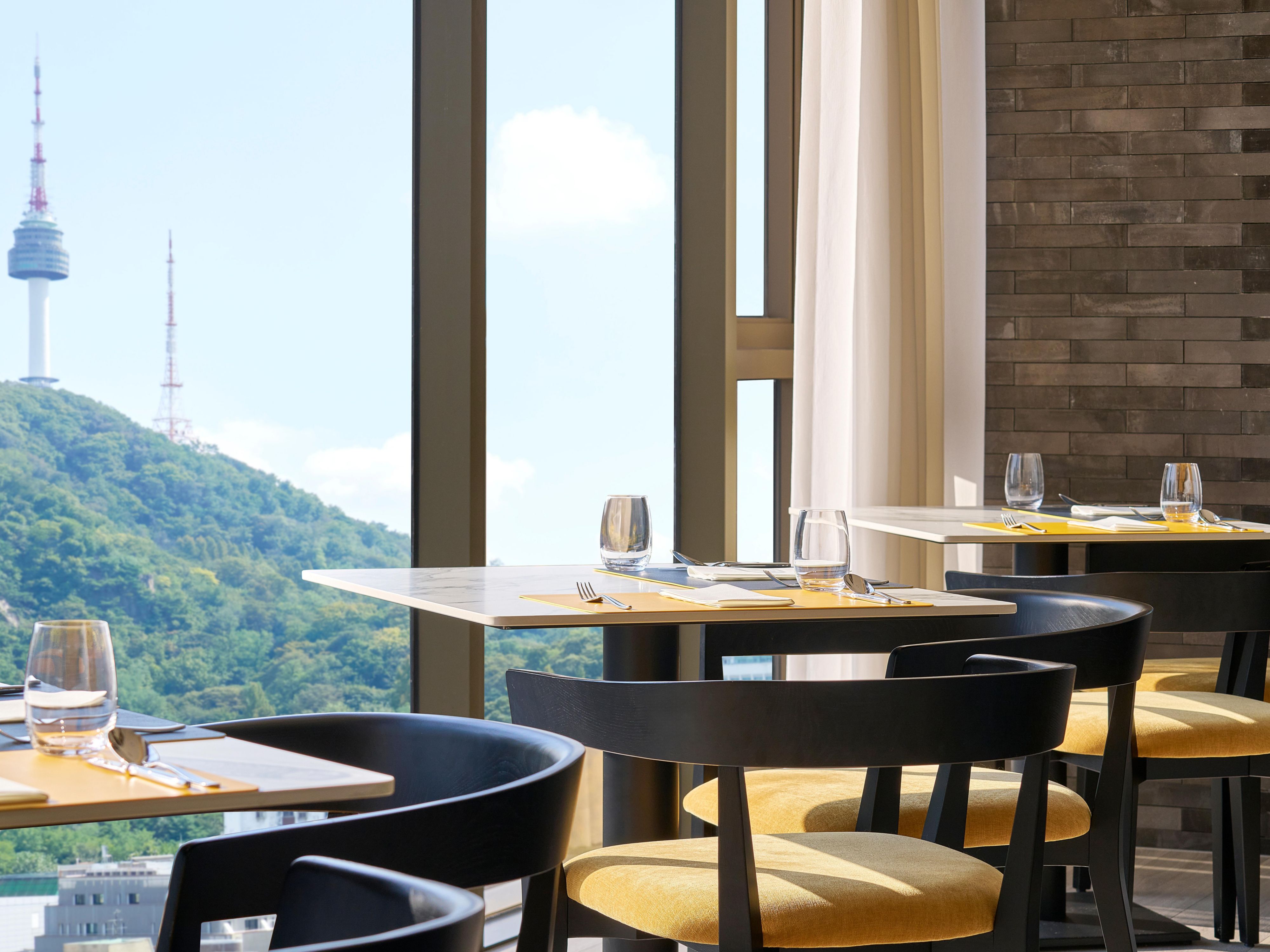 Guest Dining Lounge