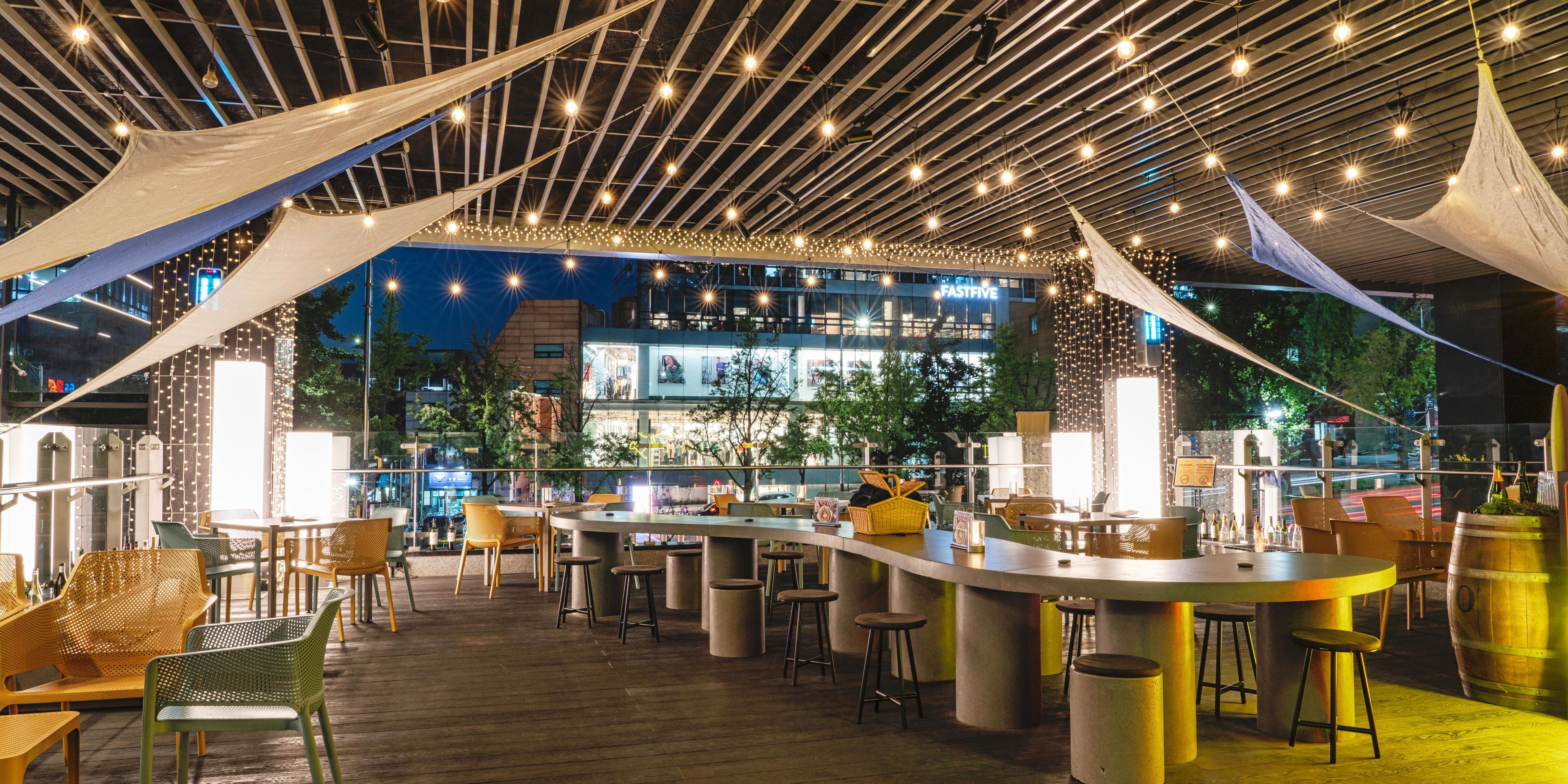 Enjoy a relaxed dining experience on our open-air terrace, where the cityscape meets the breeze. It’s the perfect setting for unforgettable moments in the heart of the city.