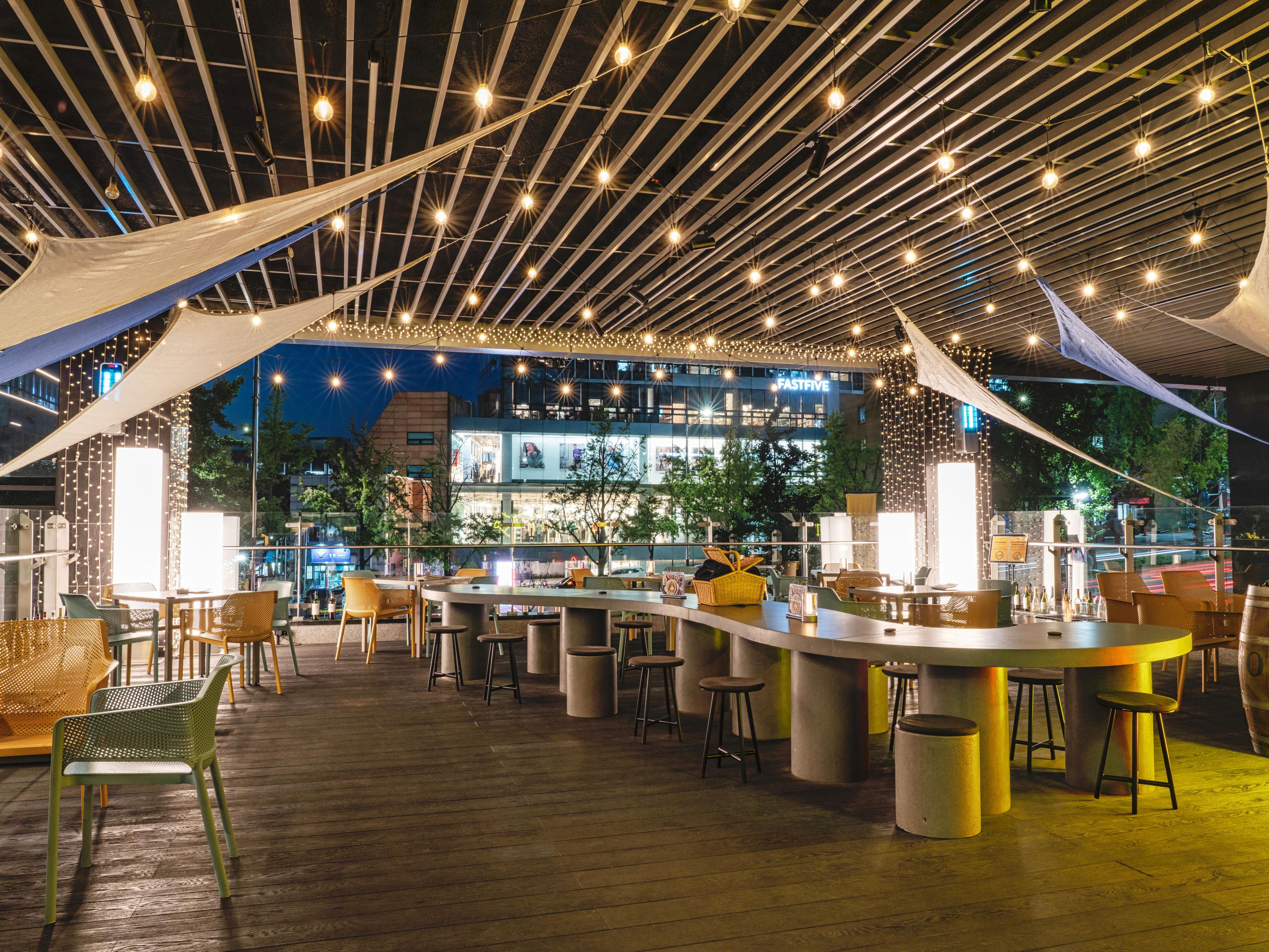 Enjoy a relaxed dining experience on our open-air terrace, where the cityscape meets the breeze. It’s the perfect setting for unforgettable moments in the heart of the city.