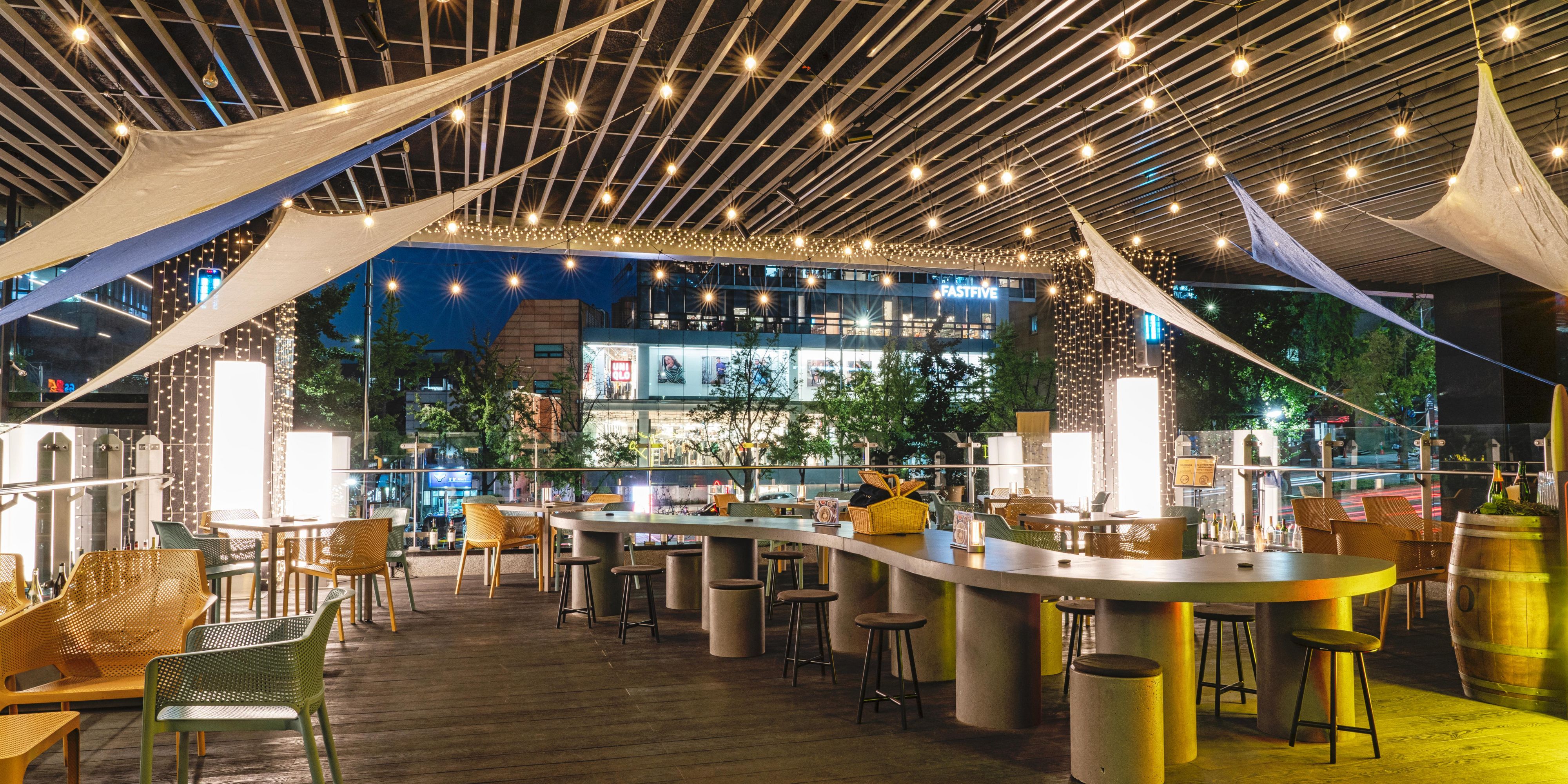 Enjoy a relaxed dining experience on our open-air terrace, where the cityscape meets the breeze. It’s the perfect setting for unforgettable moments in the heart of the city.
