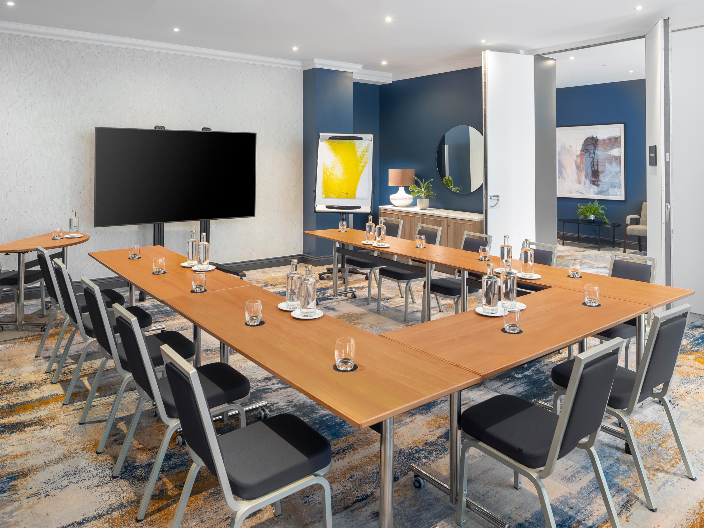 Organice conferencias y Meetings sin inconvenientes en voco™ Southampton. Con espacios versátiles, AV moderno, luz natural y catering personalizado, es perfecto para Meetings de directorio o grandes eventos. A pasos del centro de la ciudad, nuestro local combina un servicio profesional con un ambiente acogedor.
