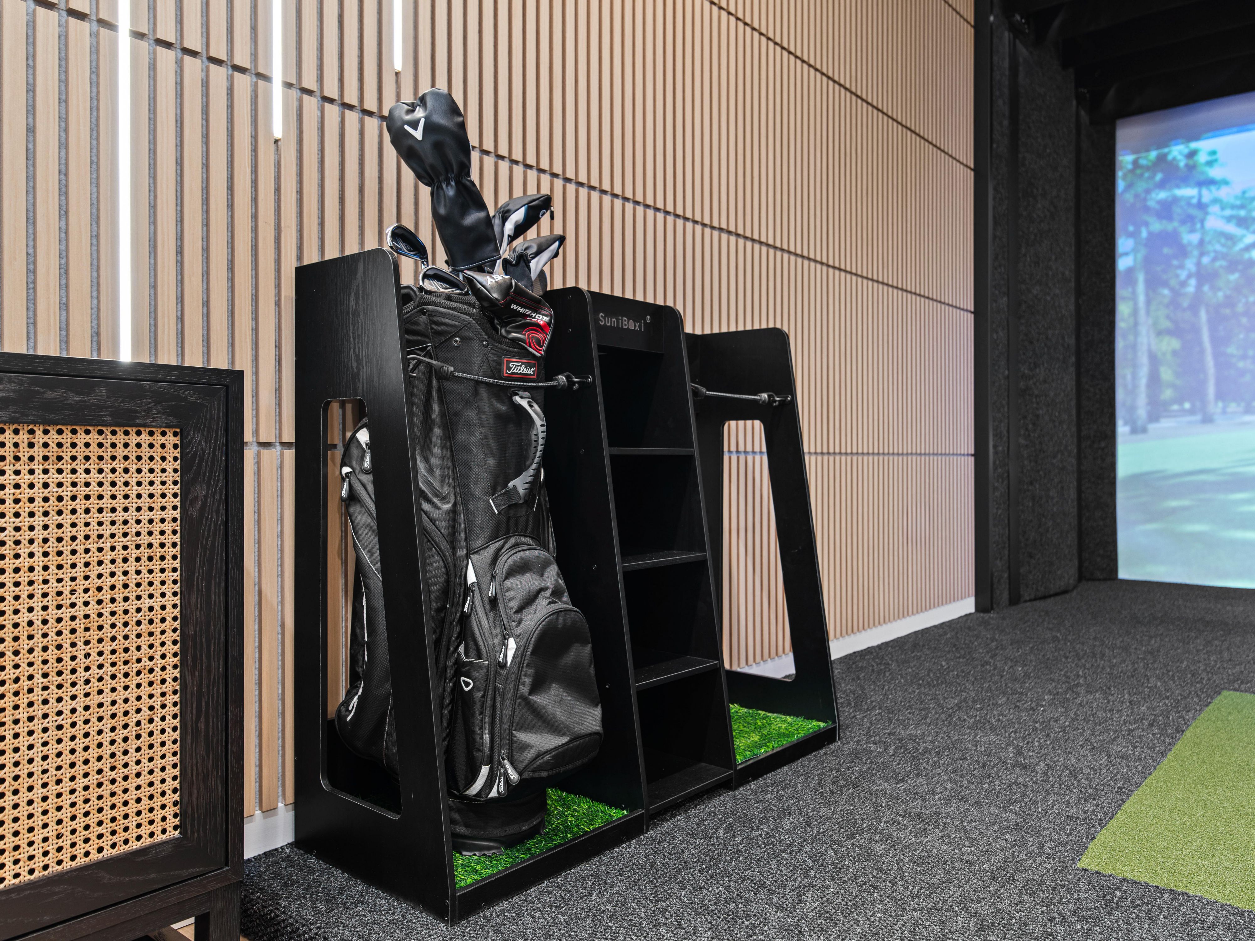Indoor golf simulator near hotel lobby and Verde restaurant.