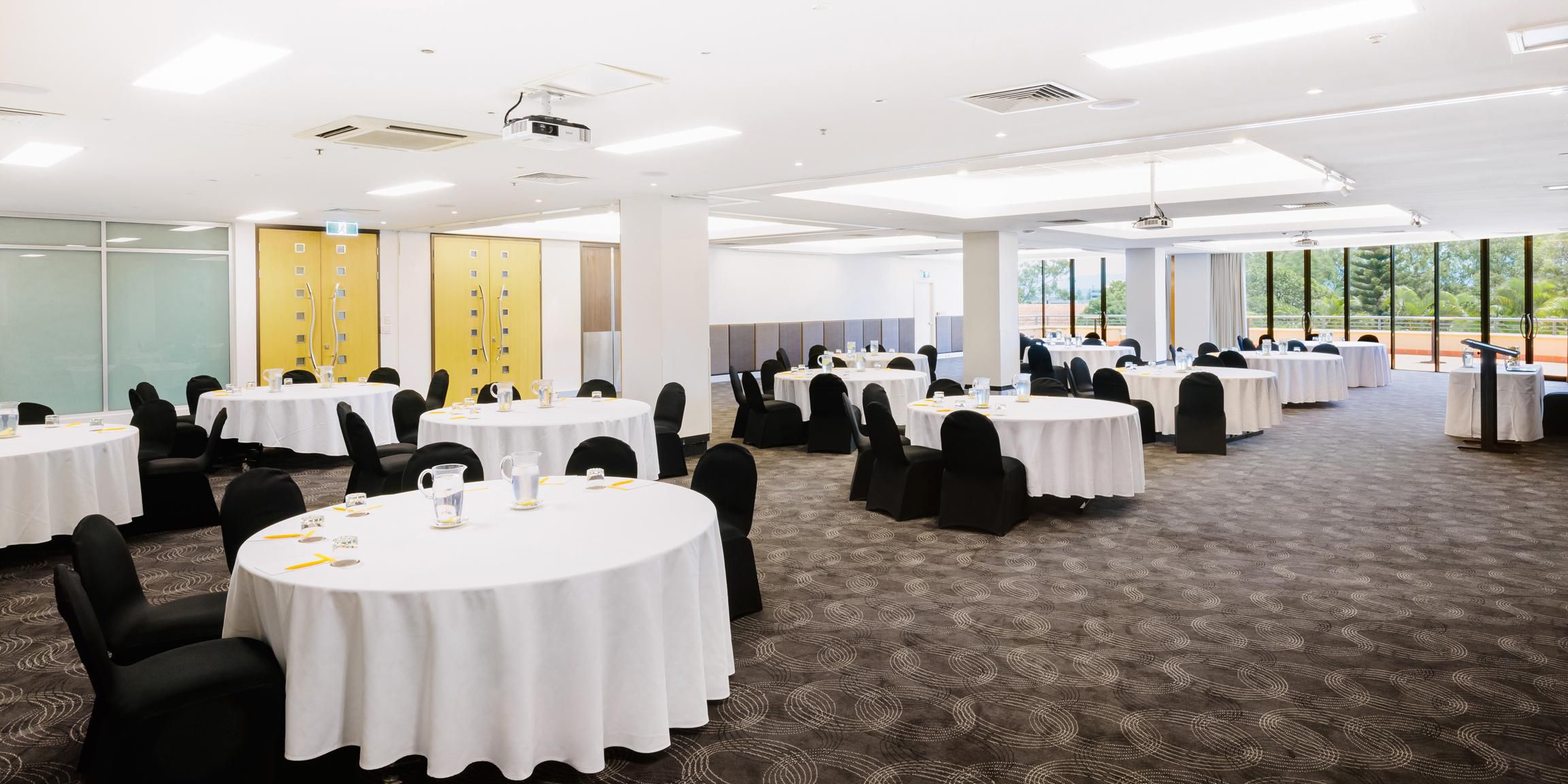 Whether you're hosting an intimate board meeting or extravagant gala event, we have the perfect venue for your function at voco® Gold Coast. Take your pick of 7 light-filled event spaces, or one of our 3 restaurants and bars, ranging from 30m² up to 330m², plus premium leisure facilties and accommodation.