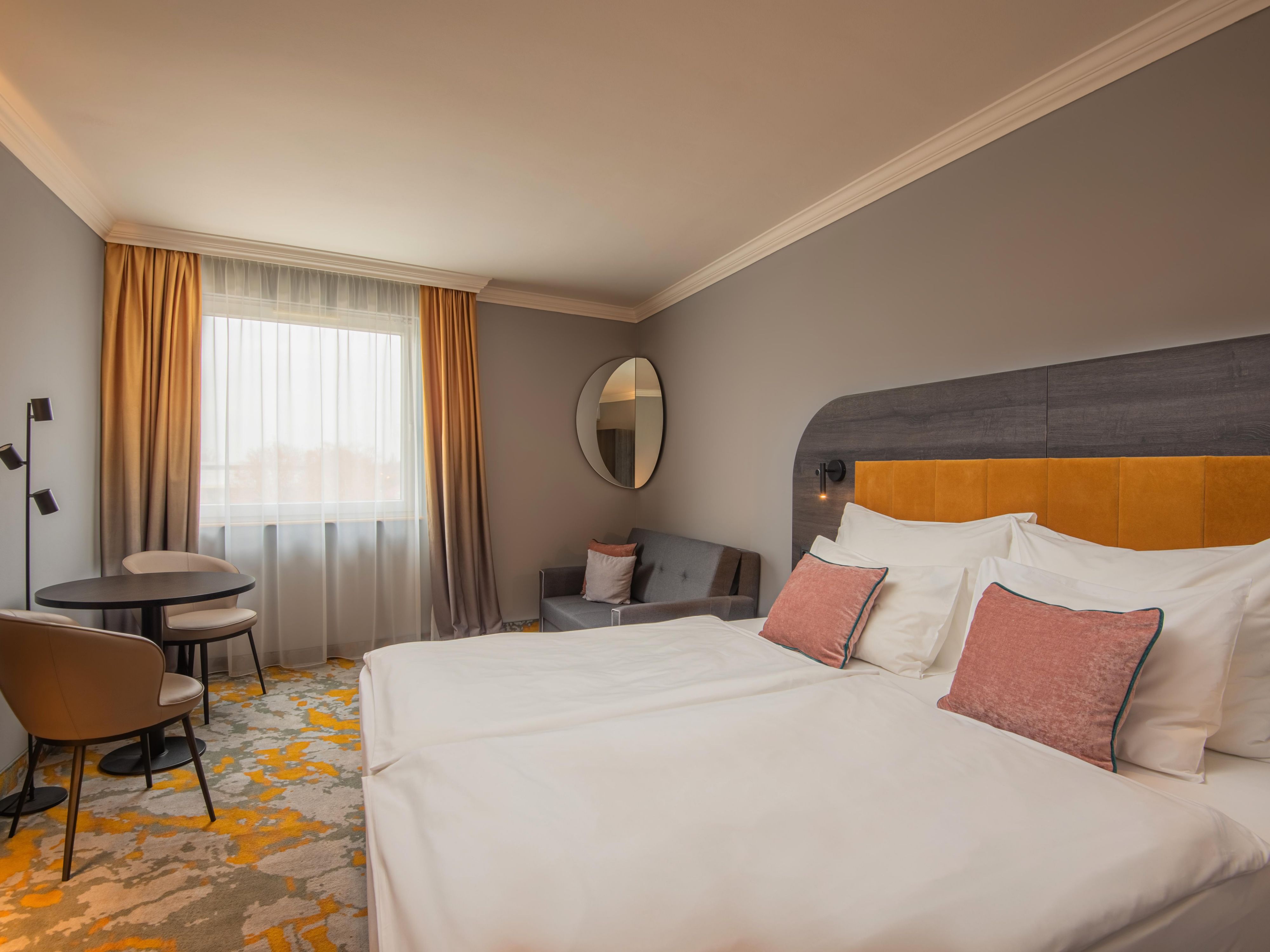 Twin room with sofa bed