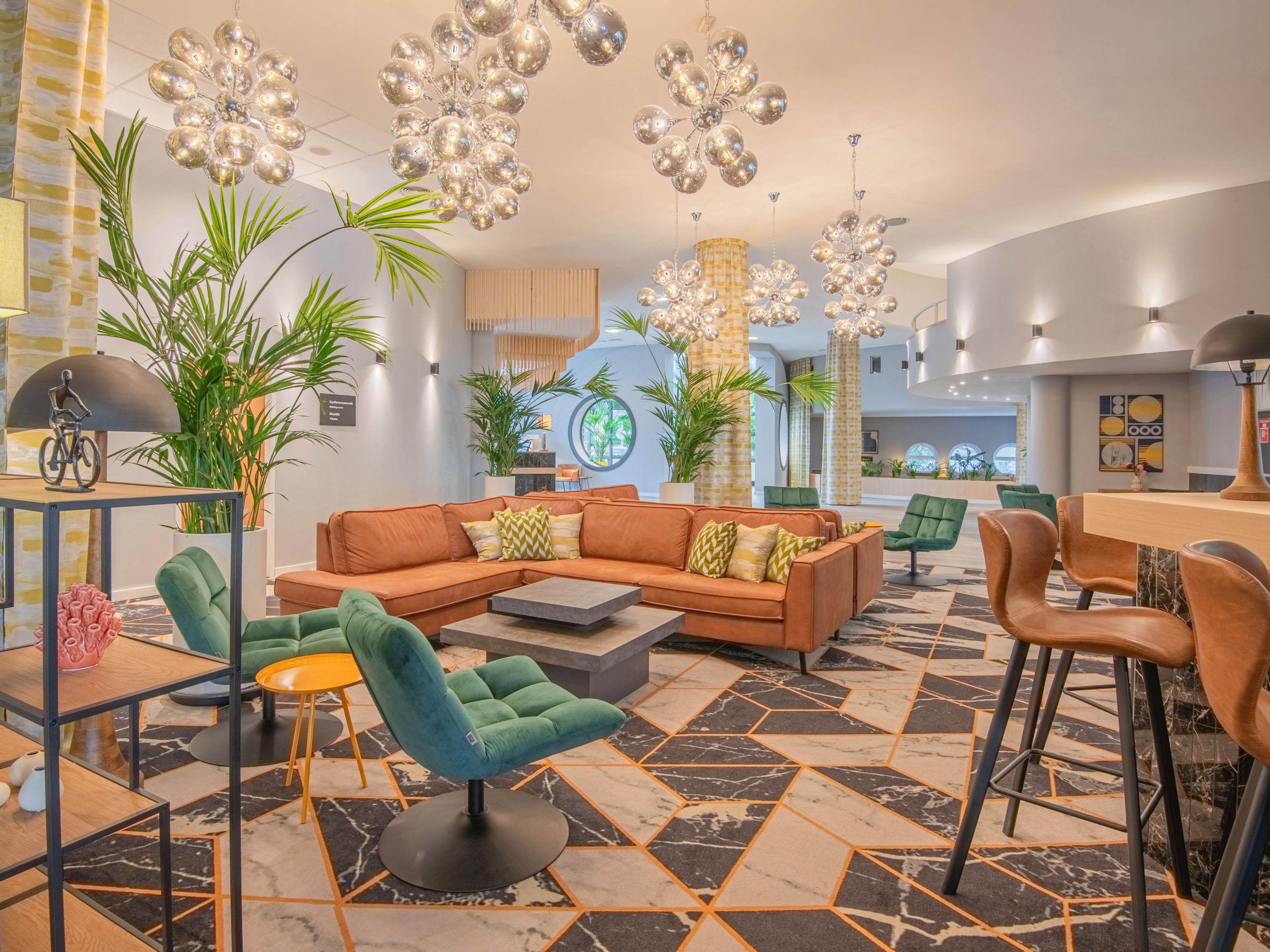 Egal, ob Sie sich nach einem langen Tag entspannen oder sich auf ein wichtiges Meeting vorbereiten möchten, wir haben alles, was Sie brauchen. Genießen Sie ruhige, komfortable Zimmer, schnelles und zuverlässiges WLAN, voll ausgestattete Tagungsräume und reibungslosen Check-in und Check-out. Aufenthalt Sie in unserem Fitnessbereich aktiv und tanken Sie neue Energie mit einer großen Auswahl an Speisen und Getränken.